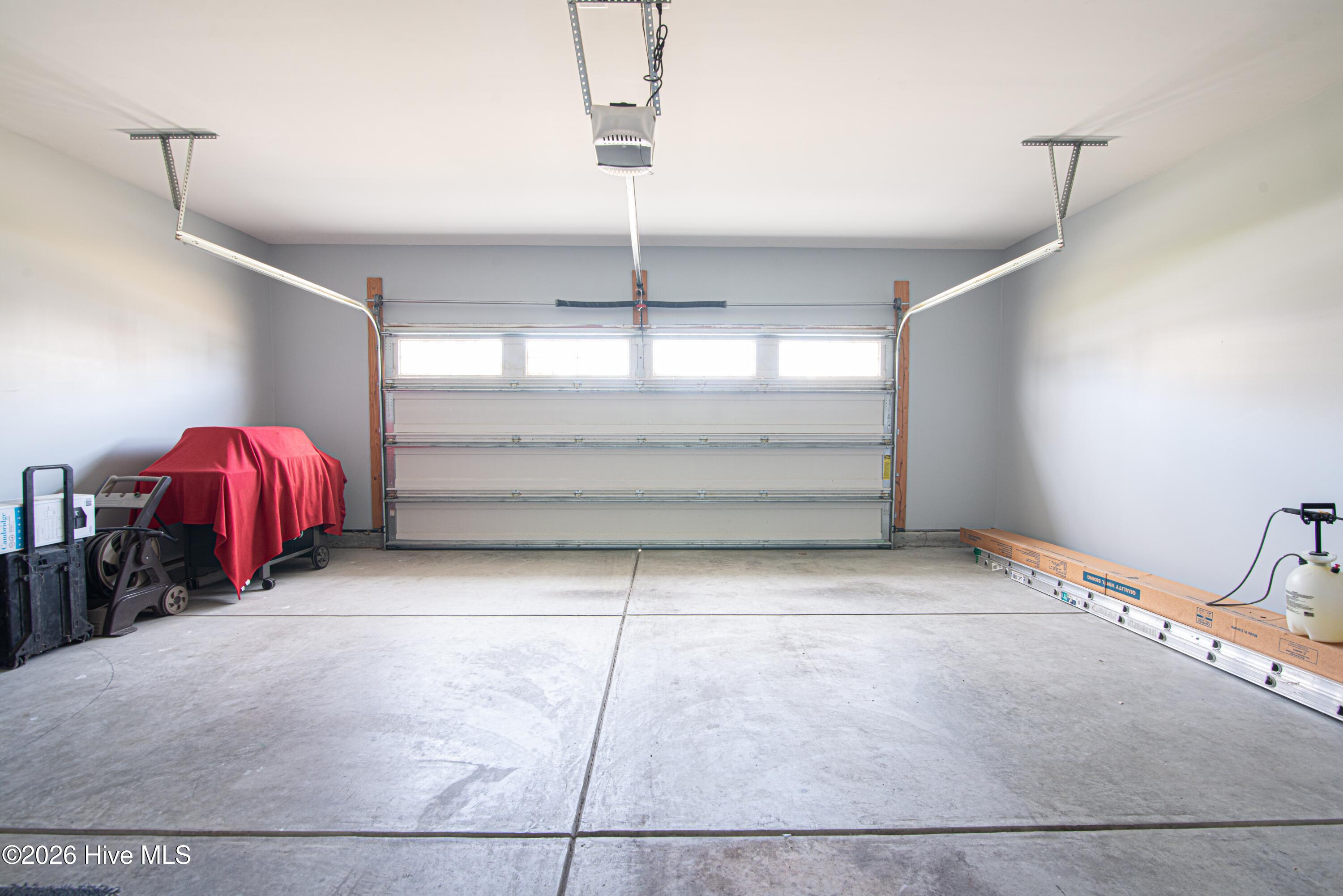 100564004 | Photo 45