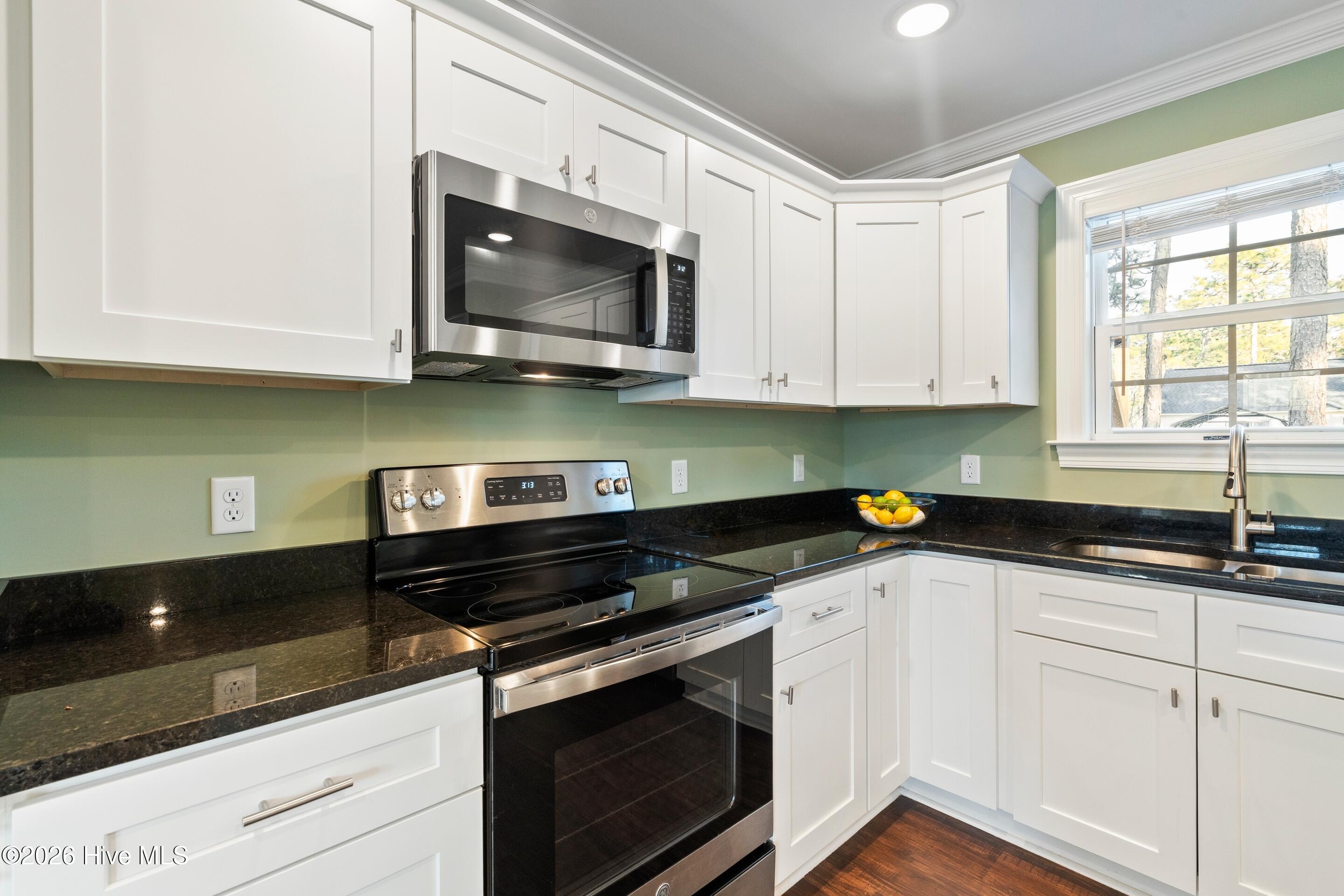 100548335 | Photo 18