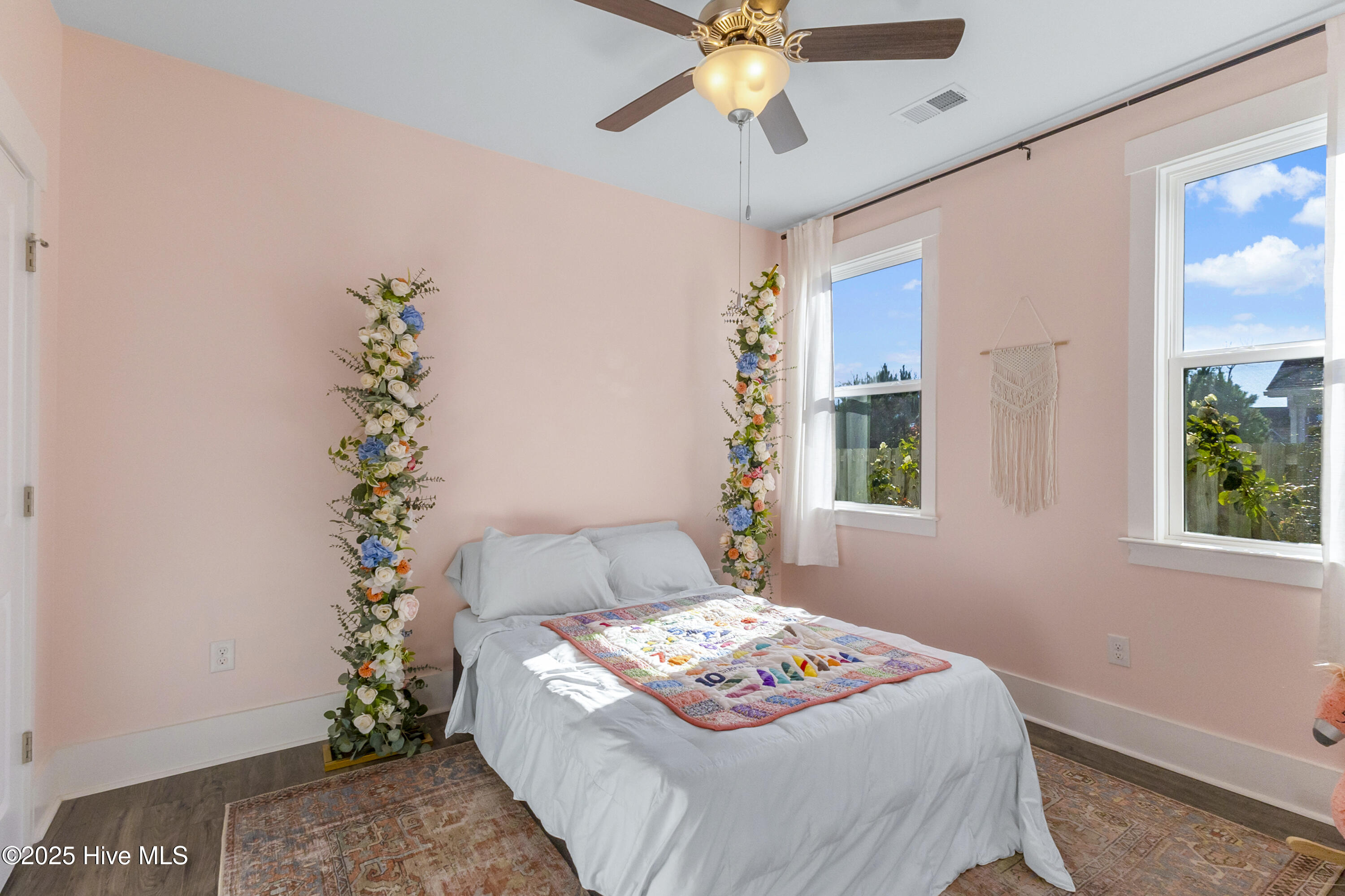 100545579 | Photo 33