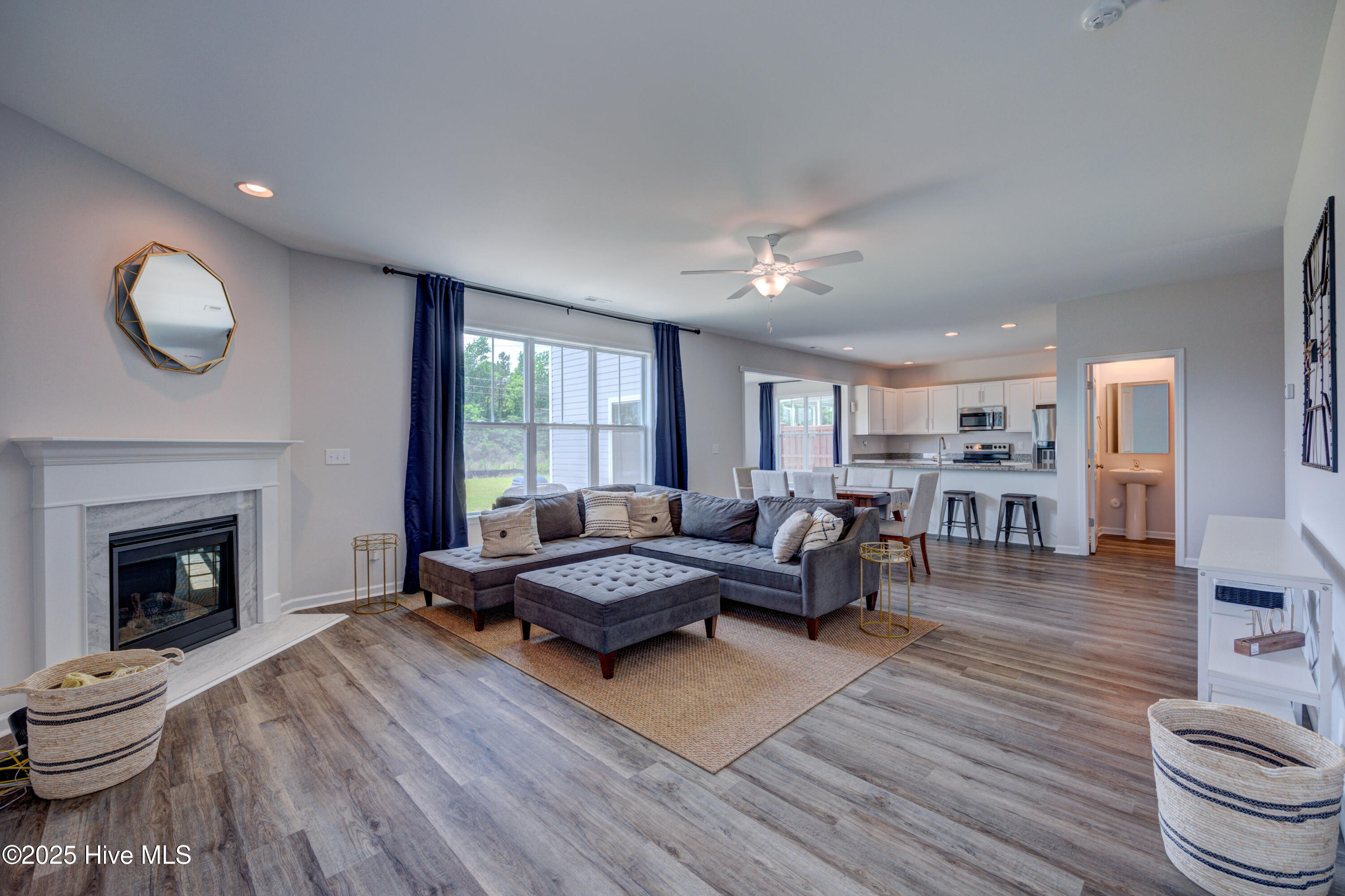 100535248 | Photo 12