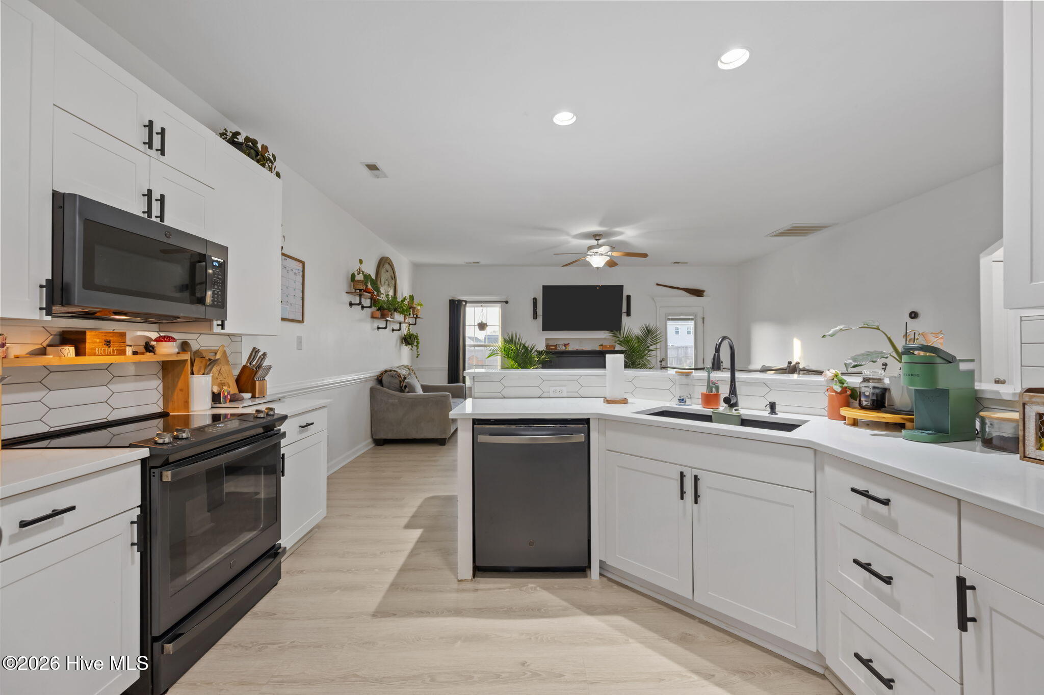 100560340 | Photo 15