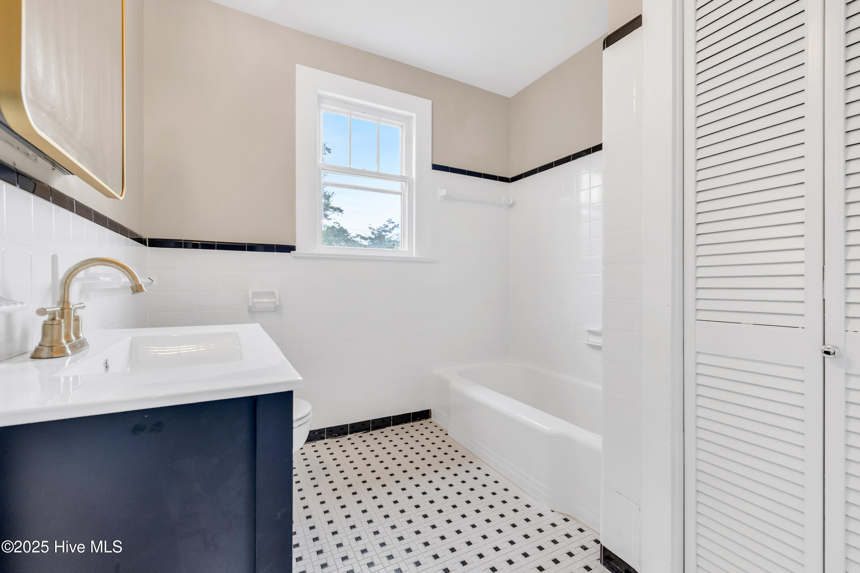 100522192 | Photo 26