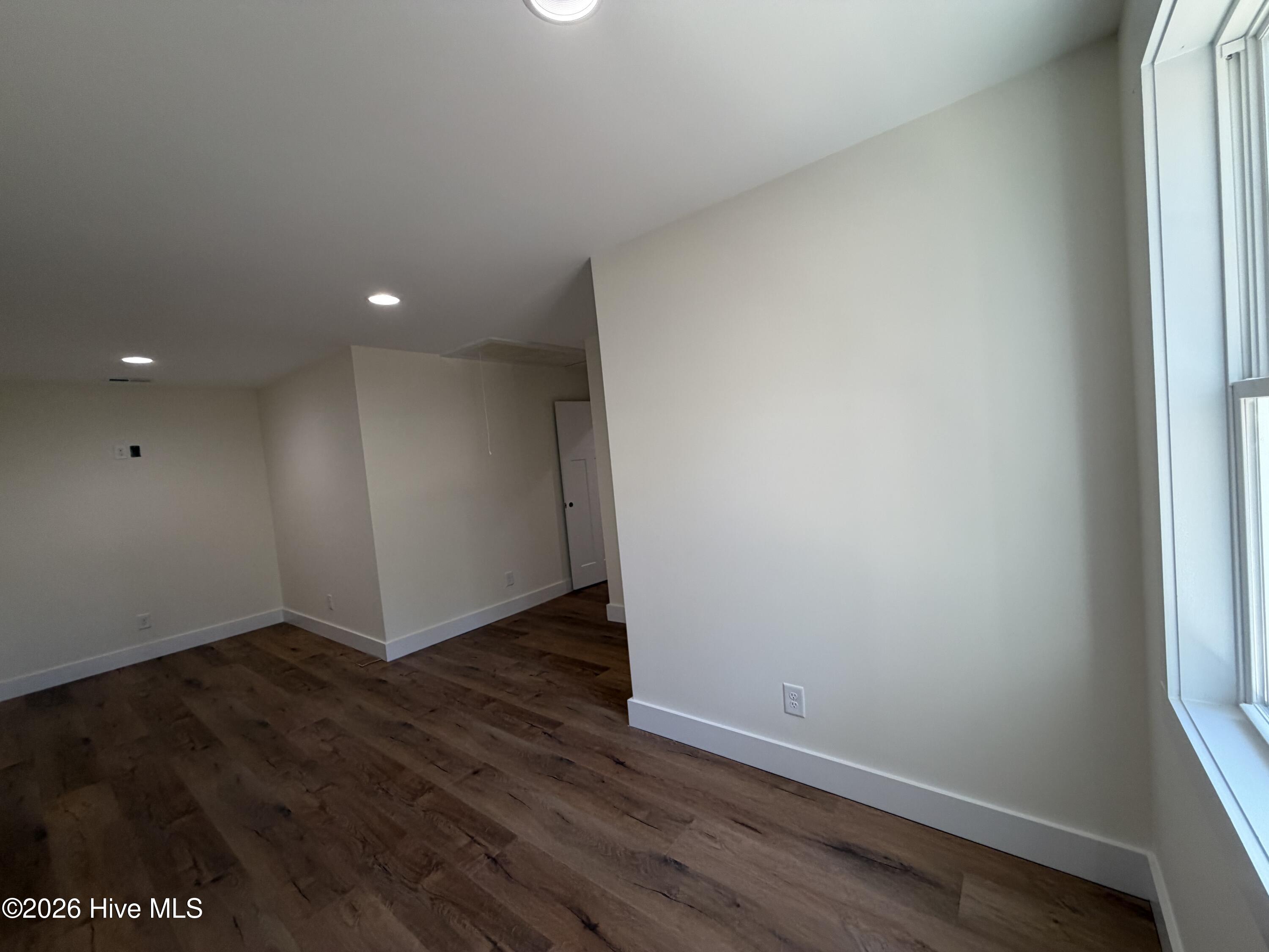 100568393 | Photo 48