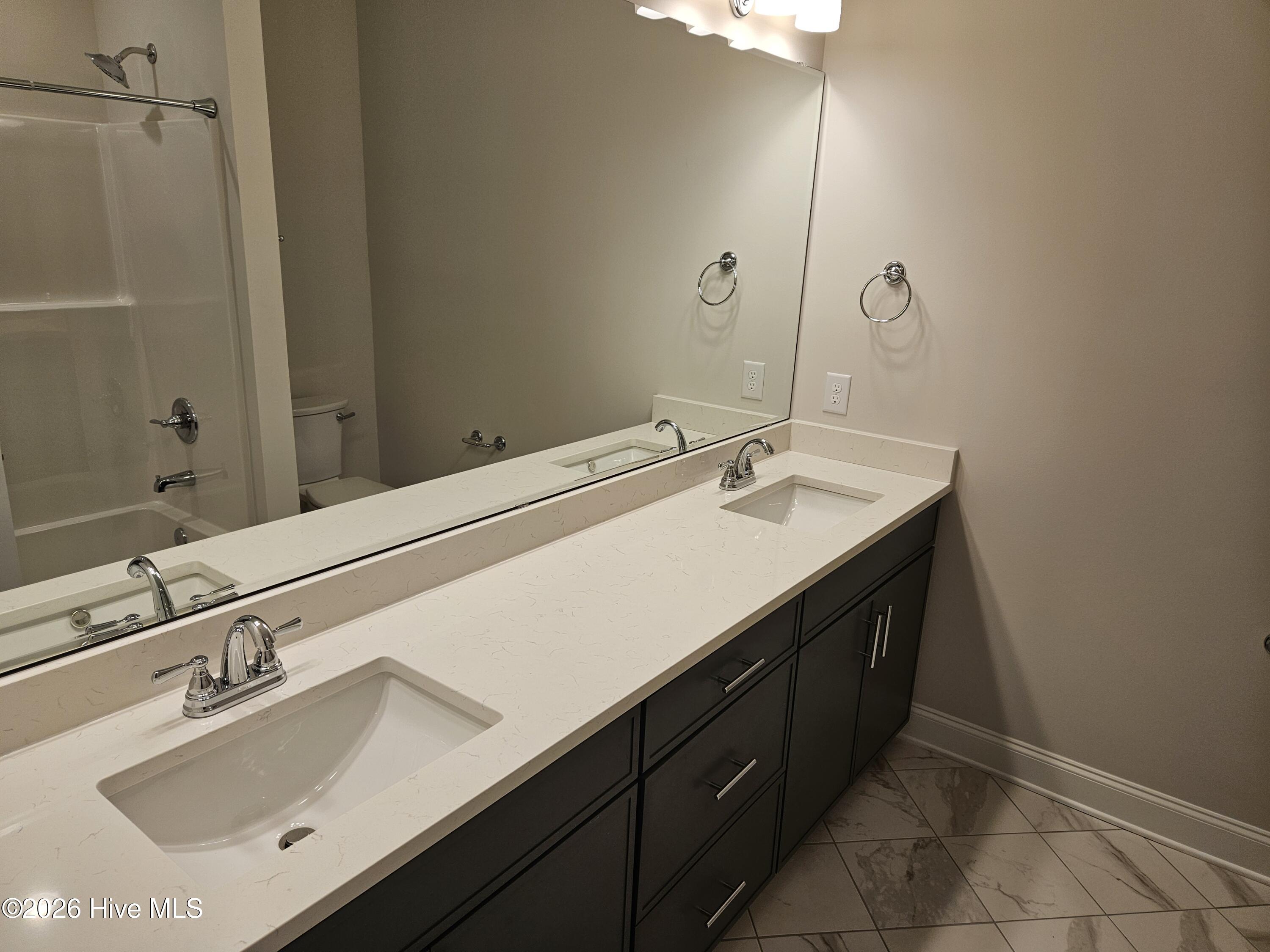 100569103 | Photo 25