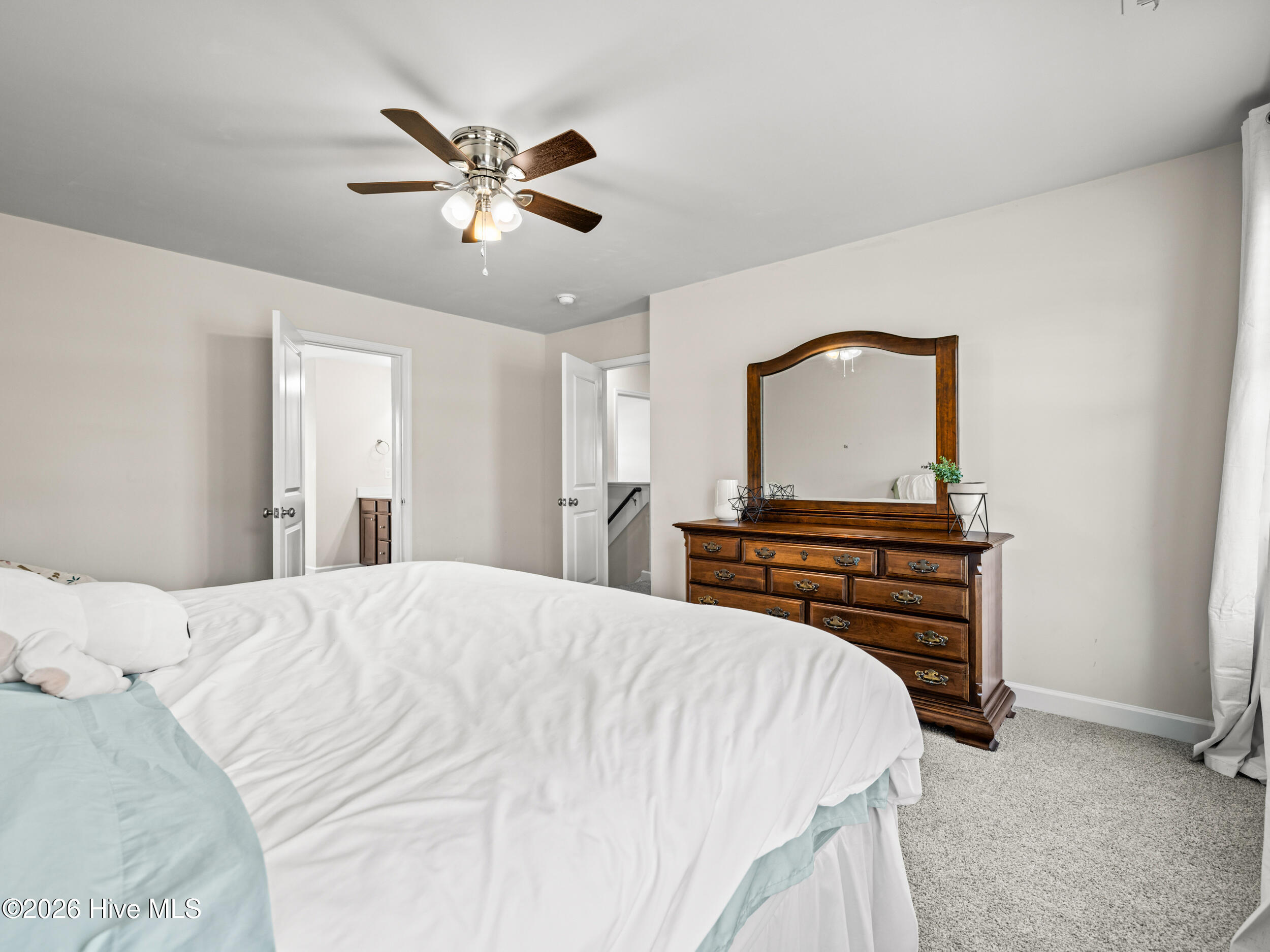 100565211 | Photo 36