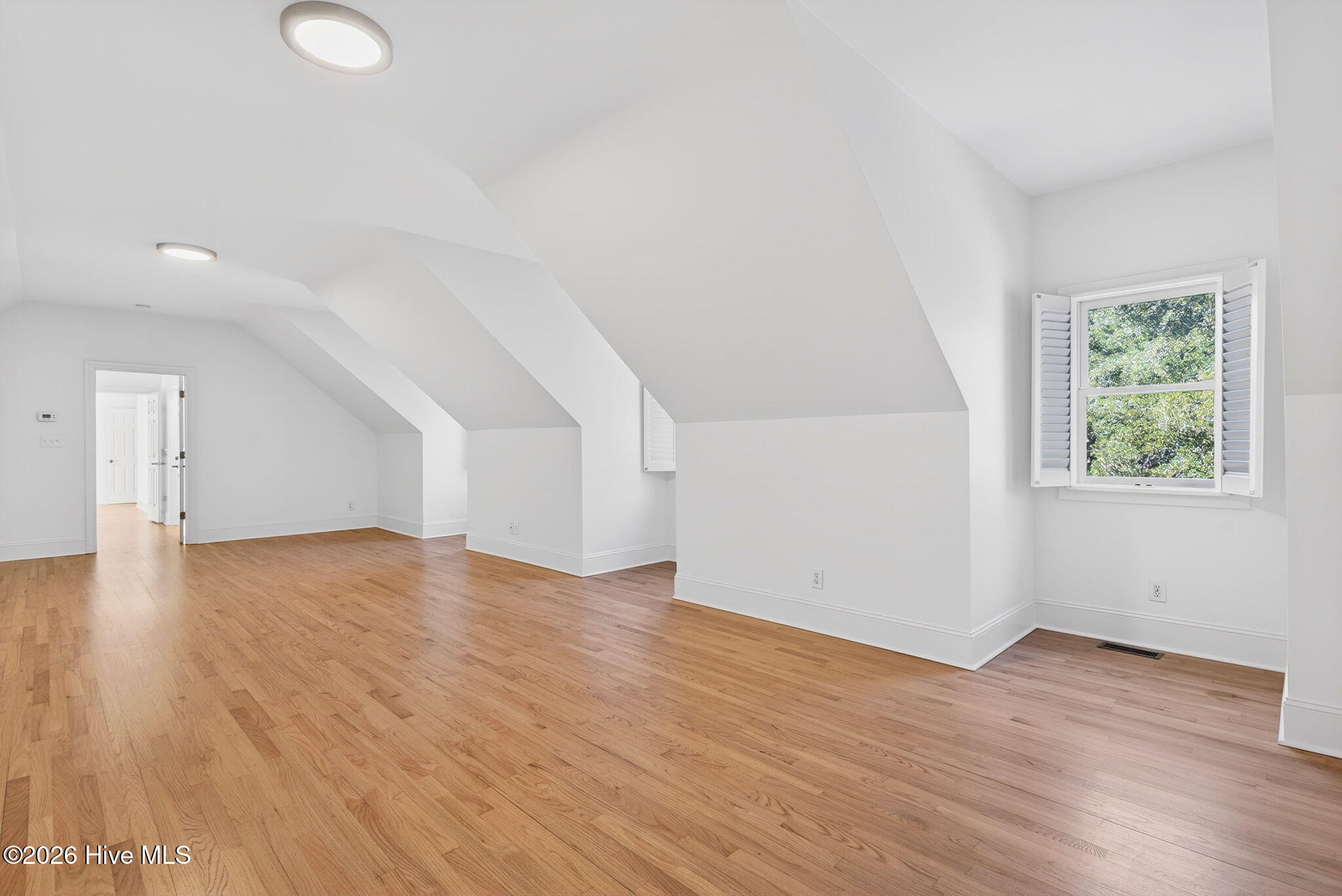 100555125 | Photo 44