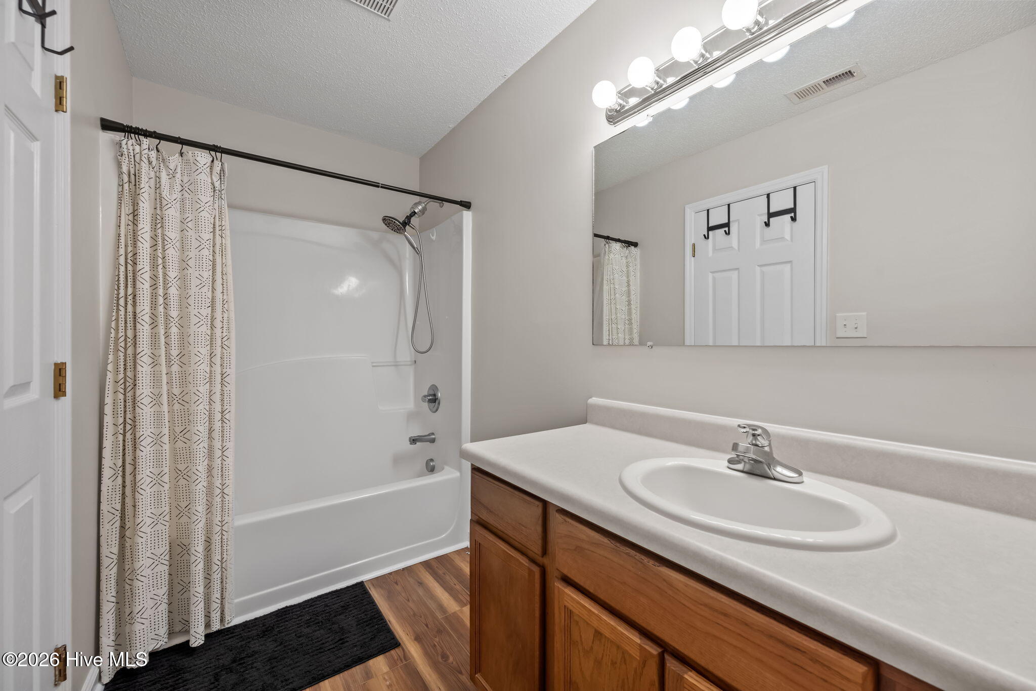 100561197 | Photo 30