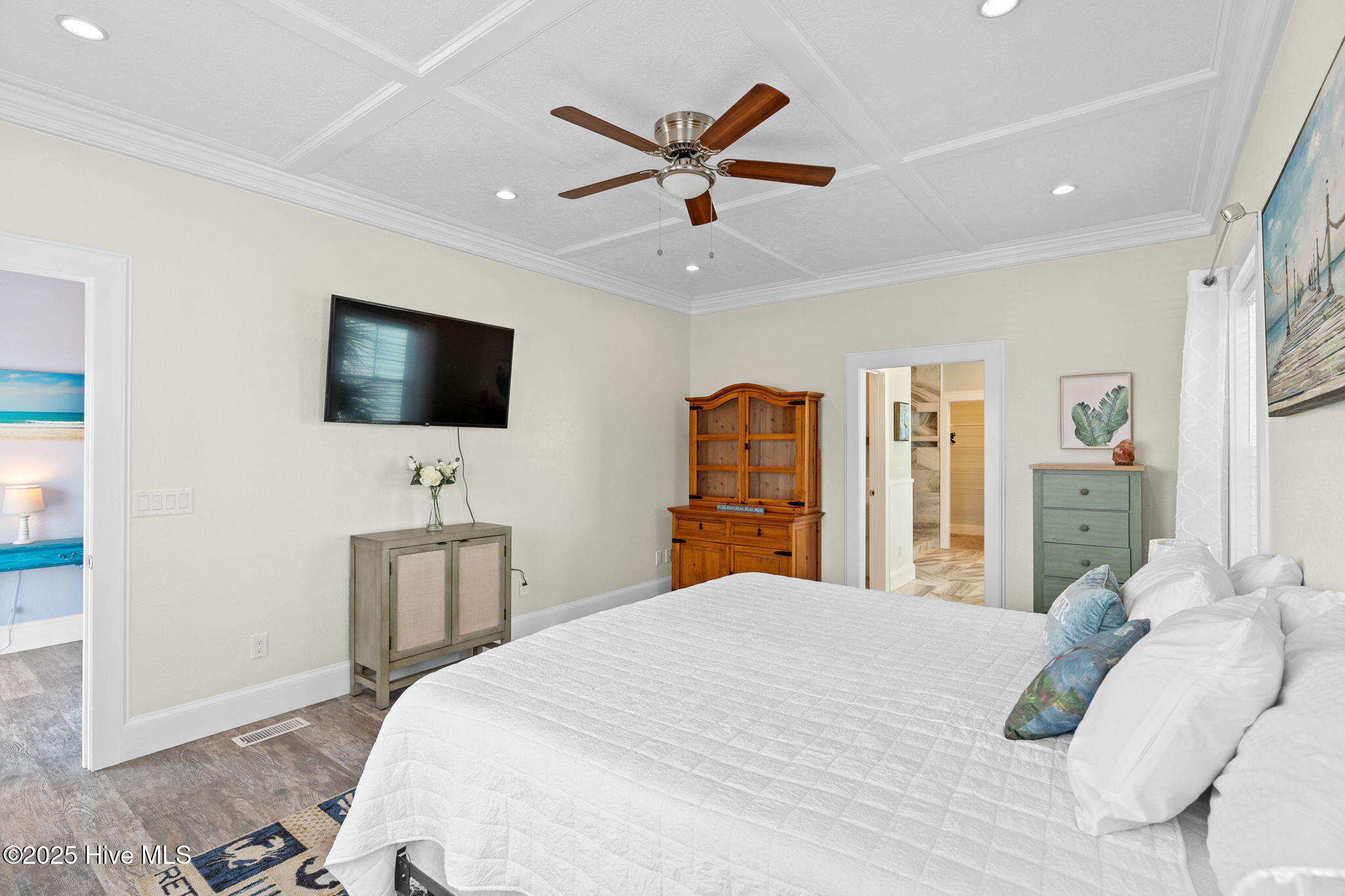 100495043 | Photo 15