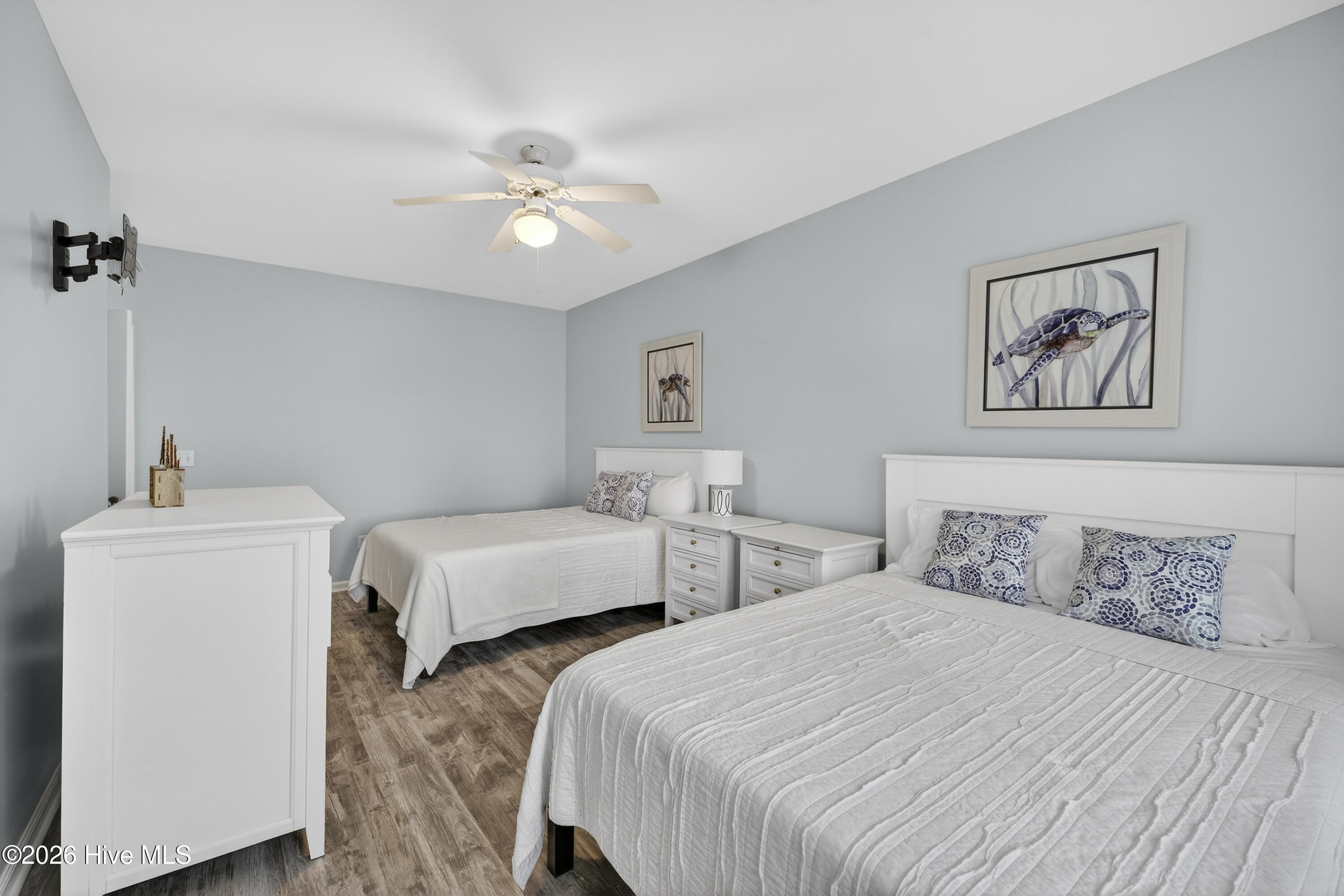 100561786 | Photo 32