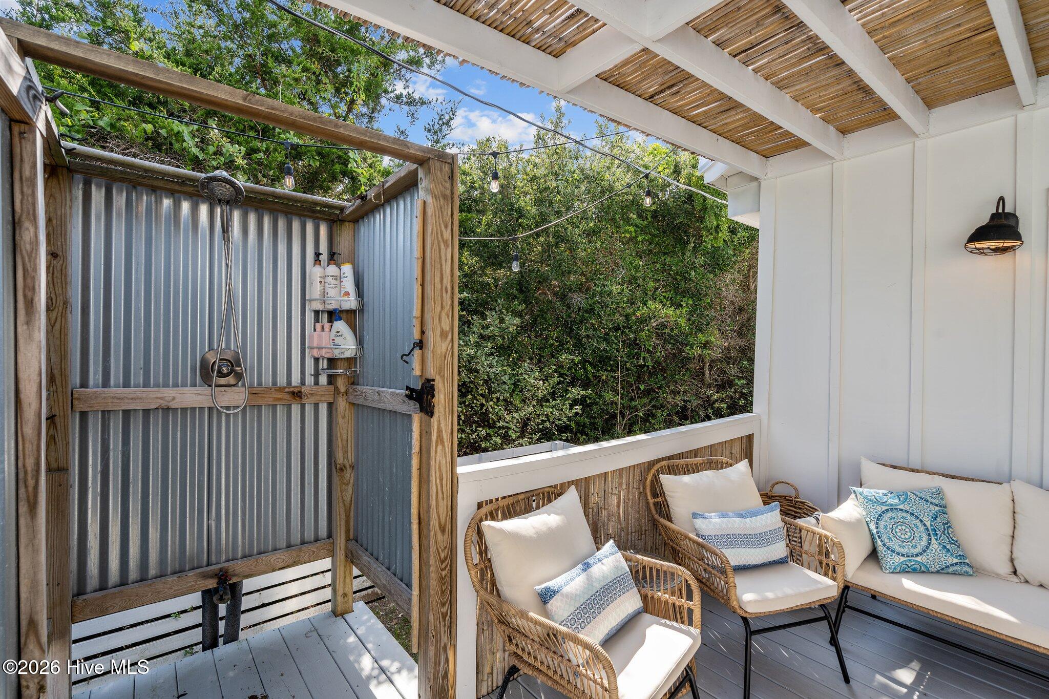 100560357 | Photo 63