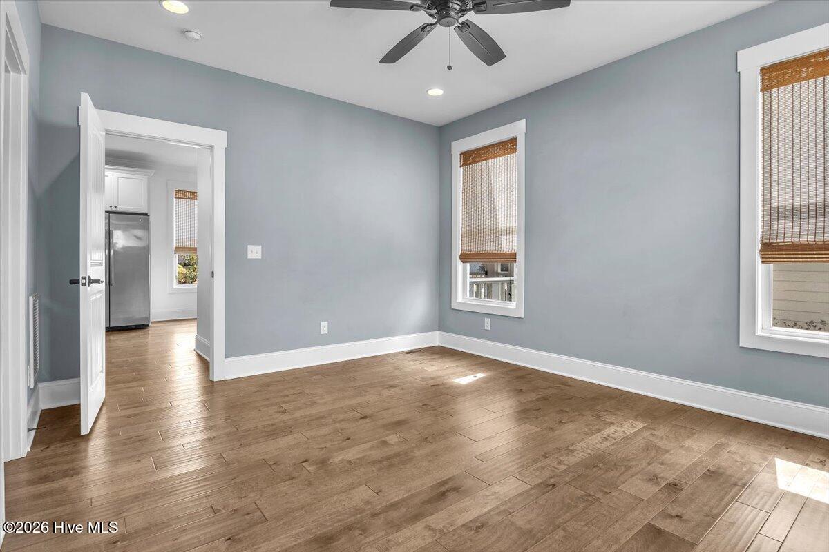 100558839 | Photo 41