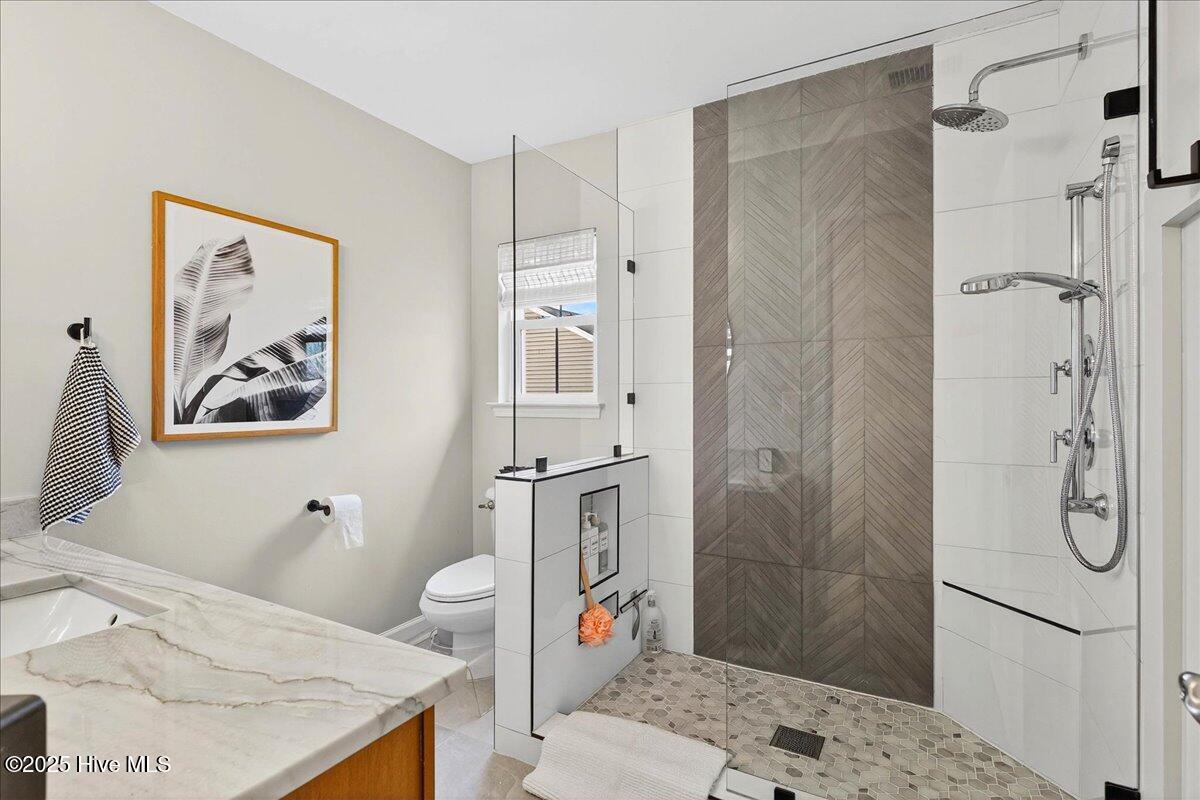 100543008 | Photo 31