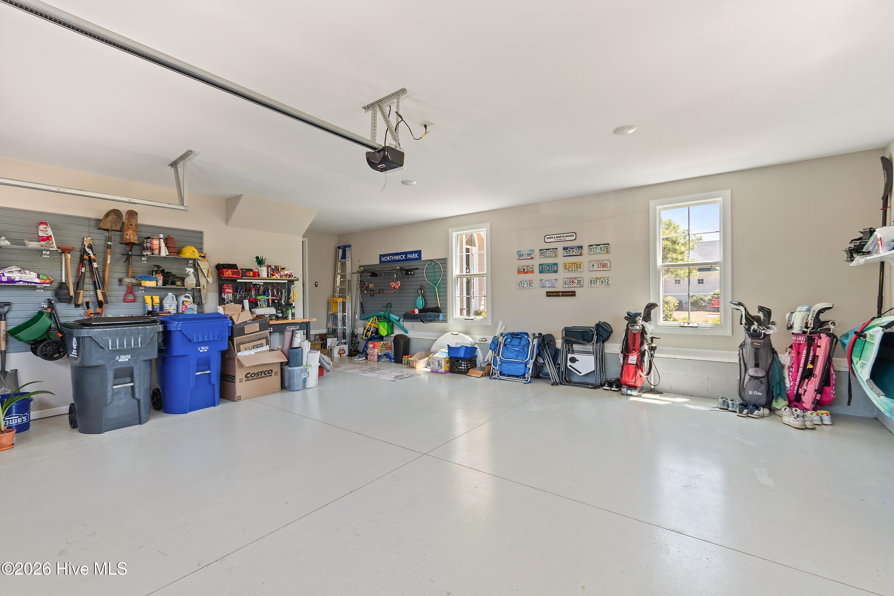 100568990 | Photo 51