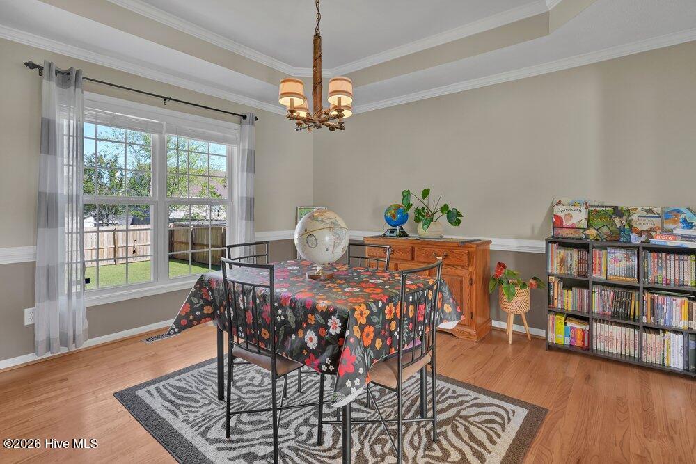 100567145 | Photo 11