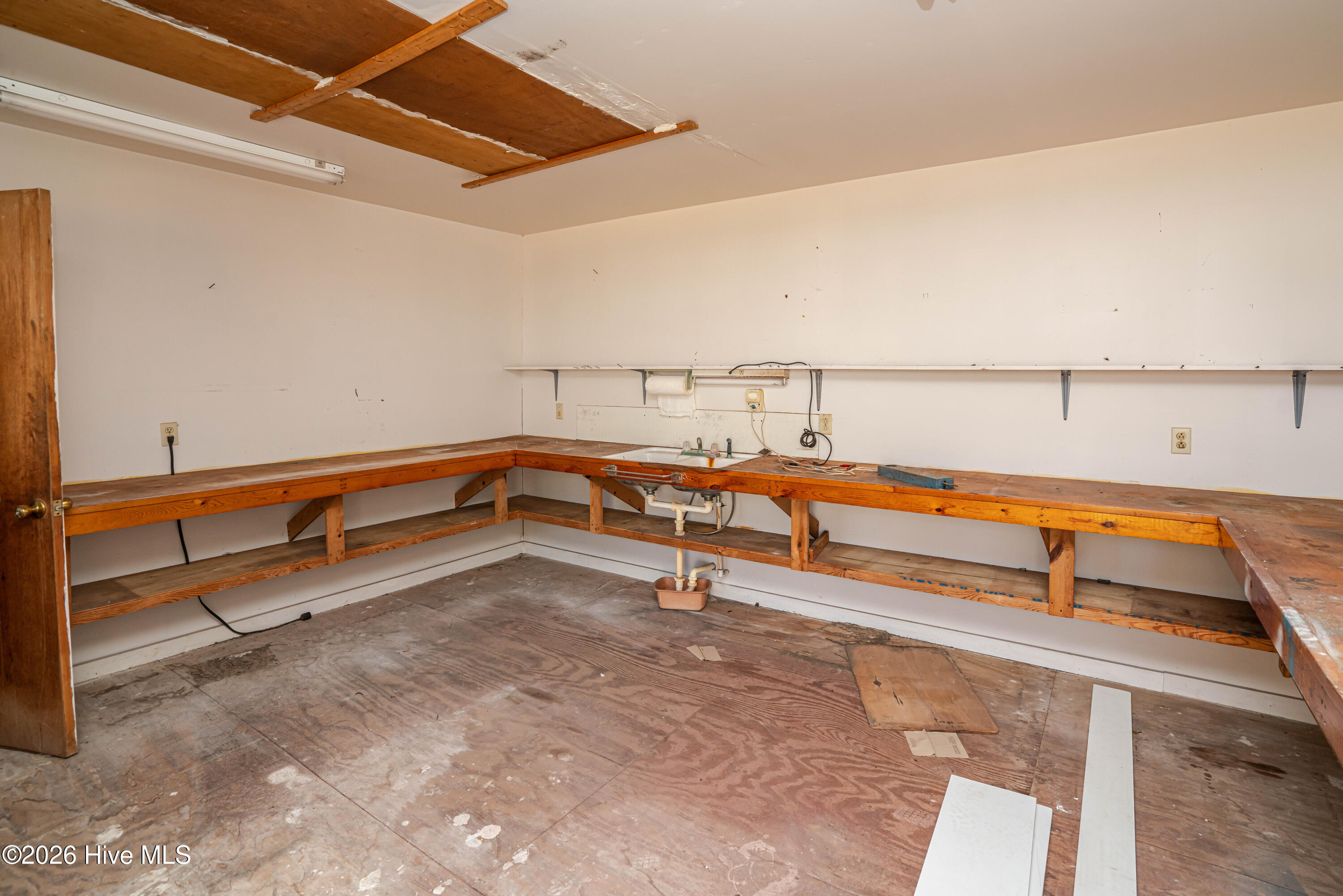 100567372 | Photo 77