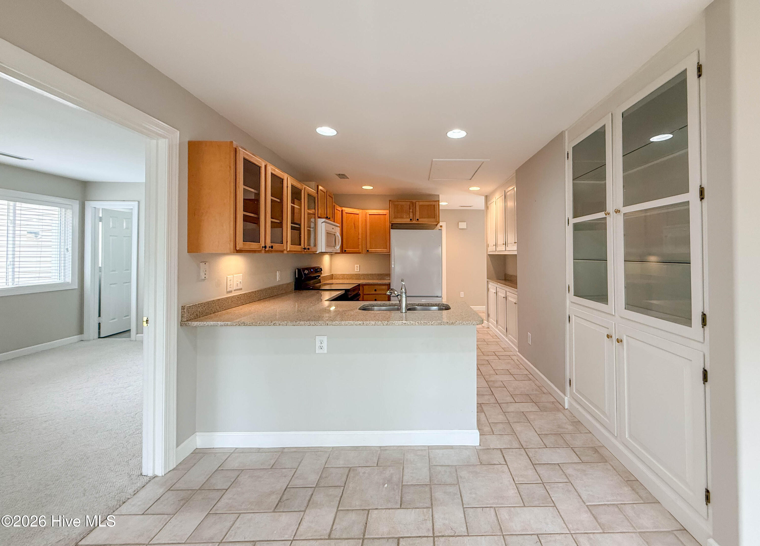 100562741 | Photo 14