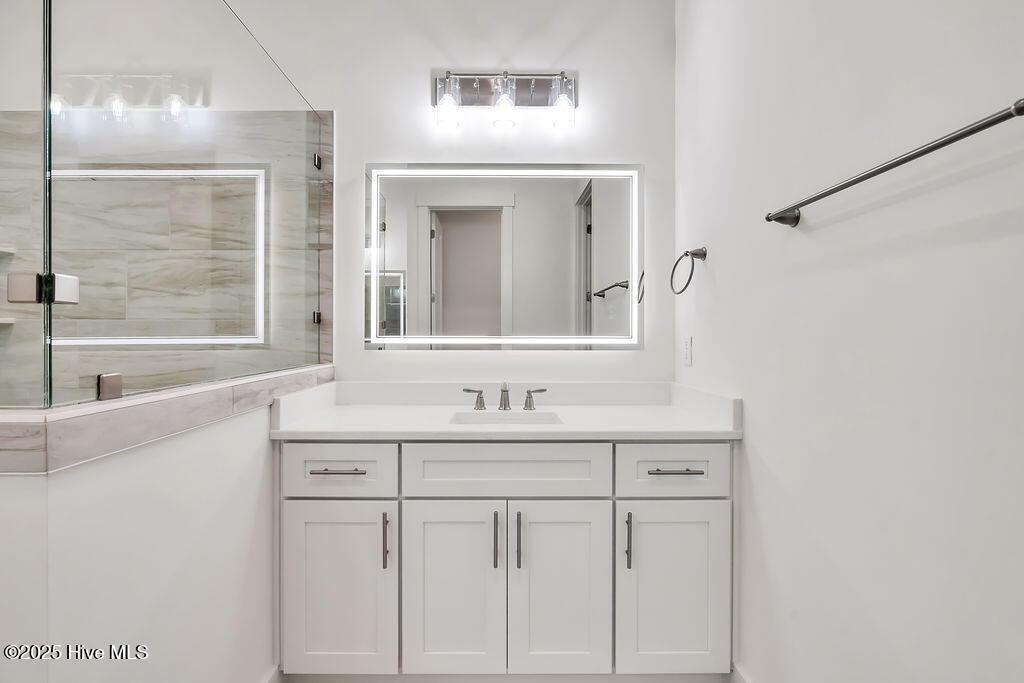 100516438 | Photo 21