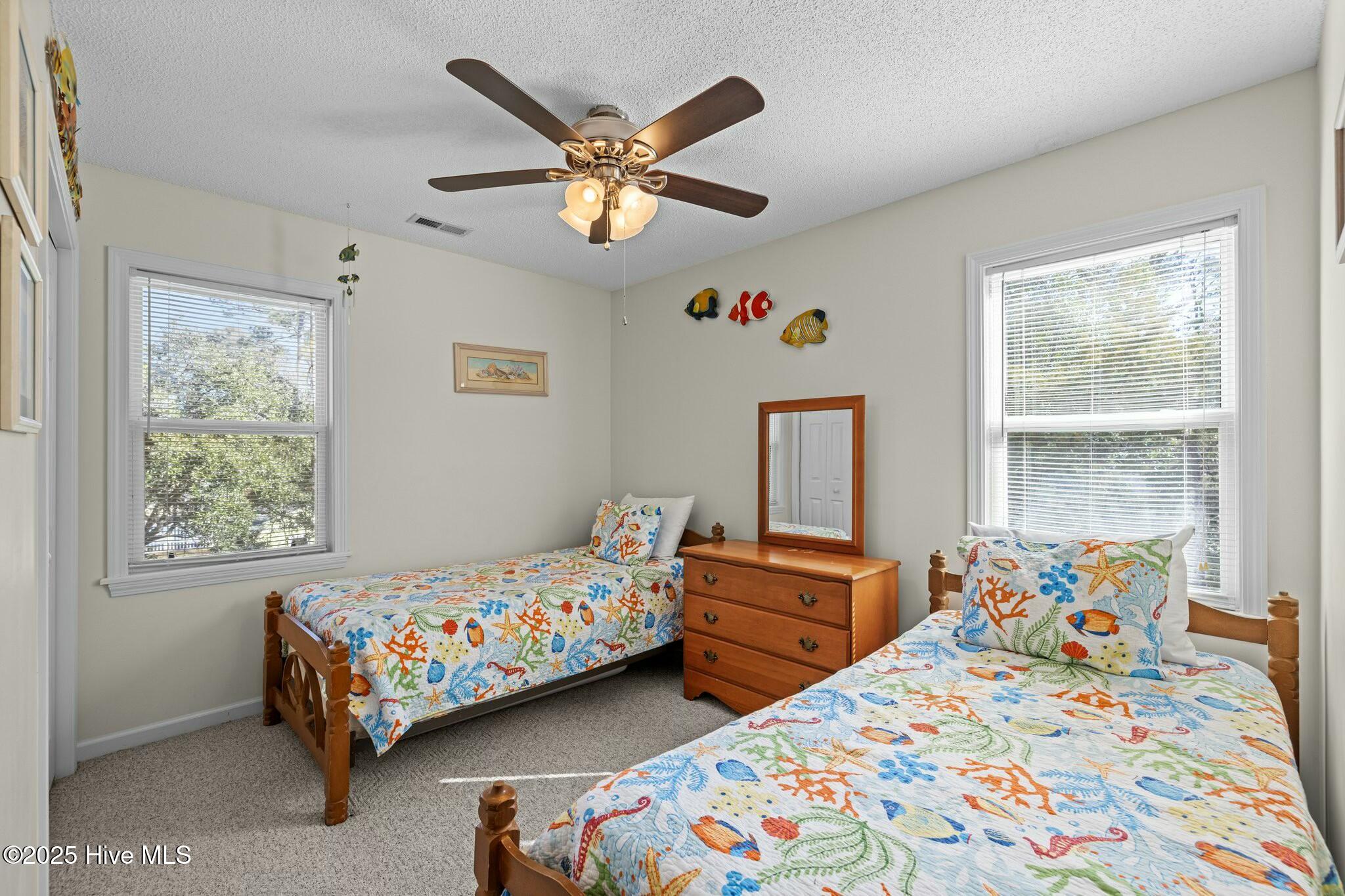 100490035 | Photo 30