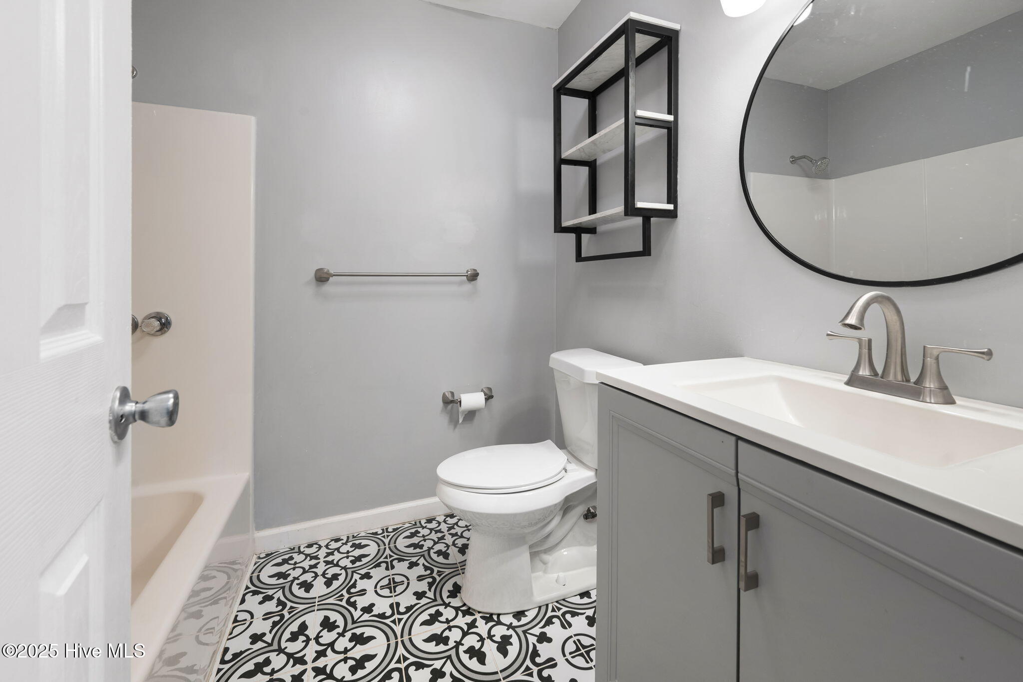 100543210 | Photo 10