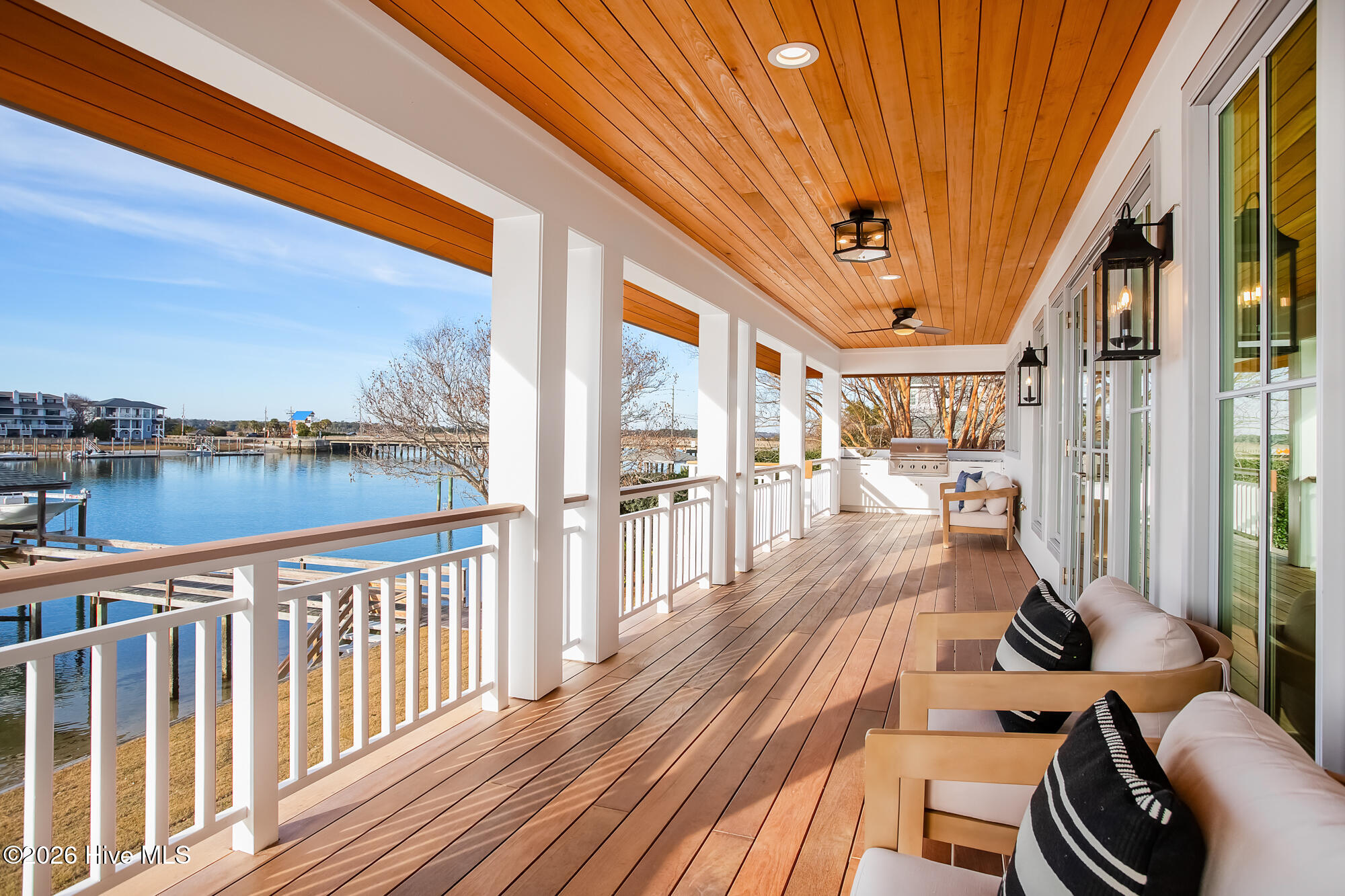 100550703 | Photo 28