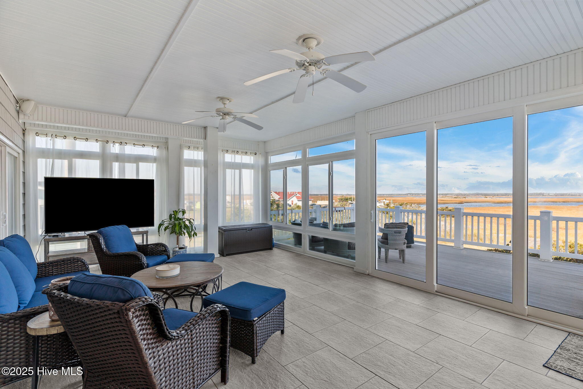 100544368 | Photo 44