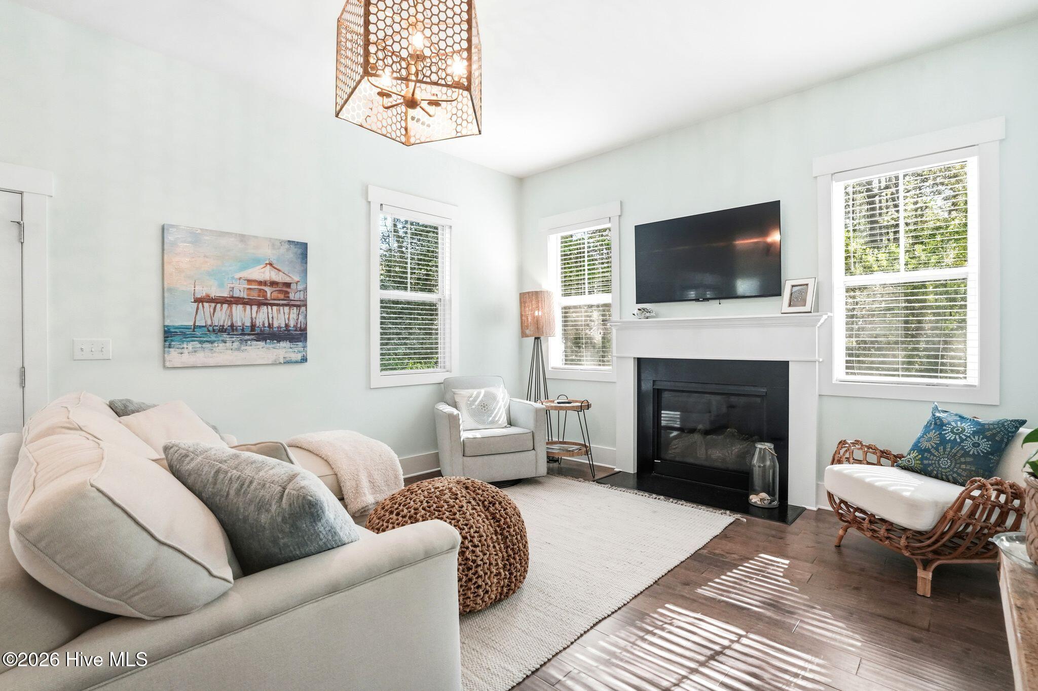 100565220 | Photo 13