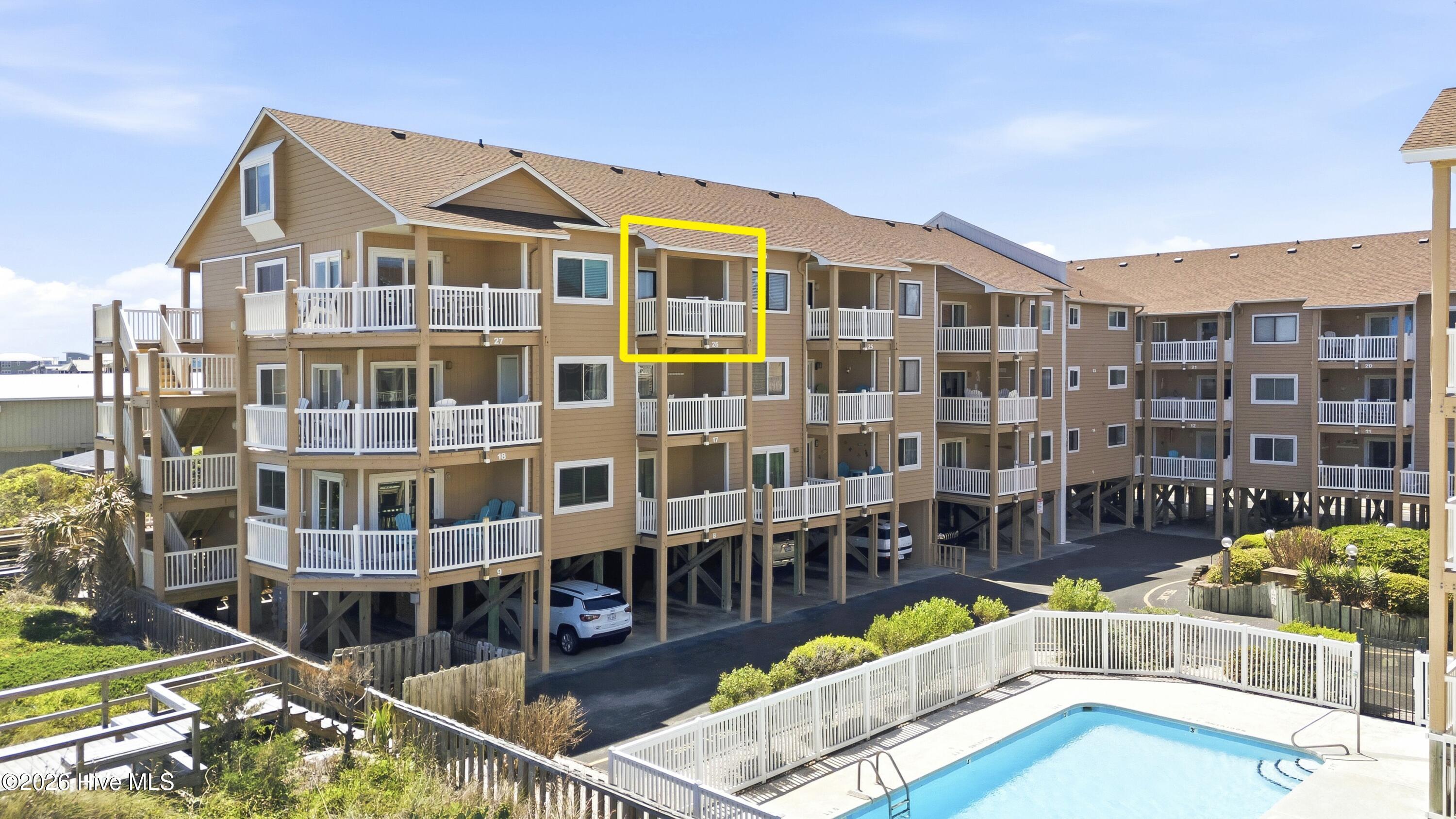 100567945 | Photo 25