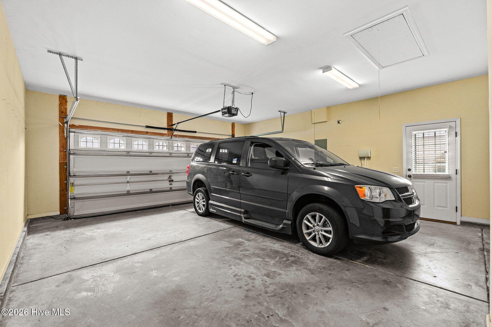 100493950 | Photo 47