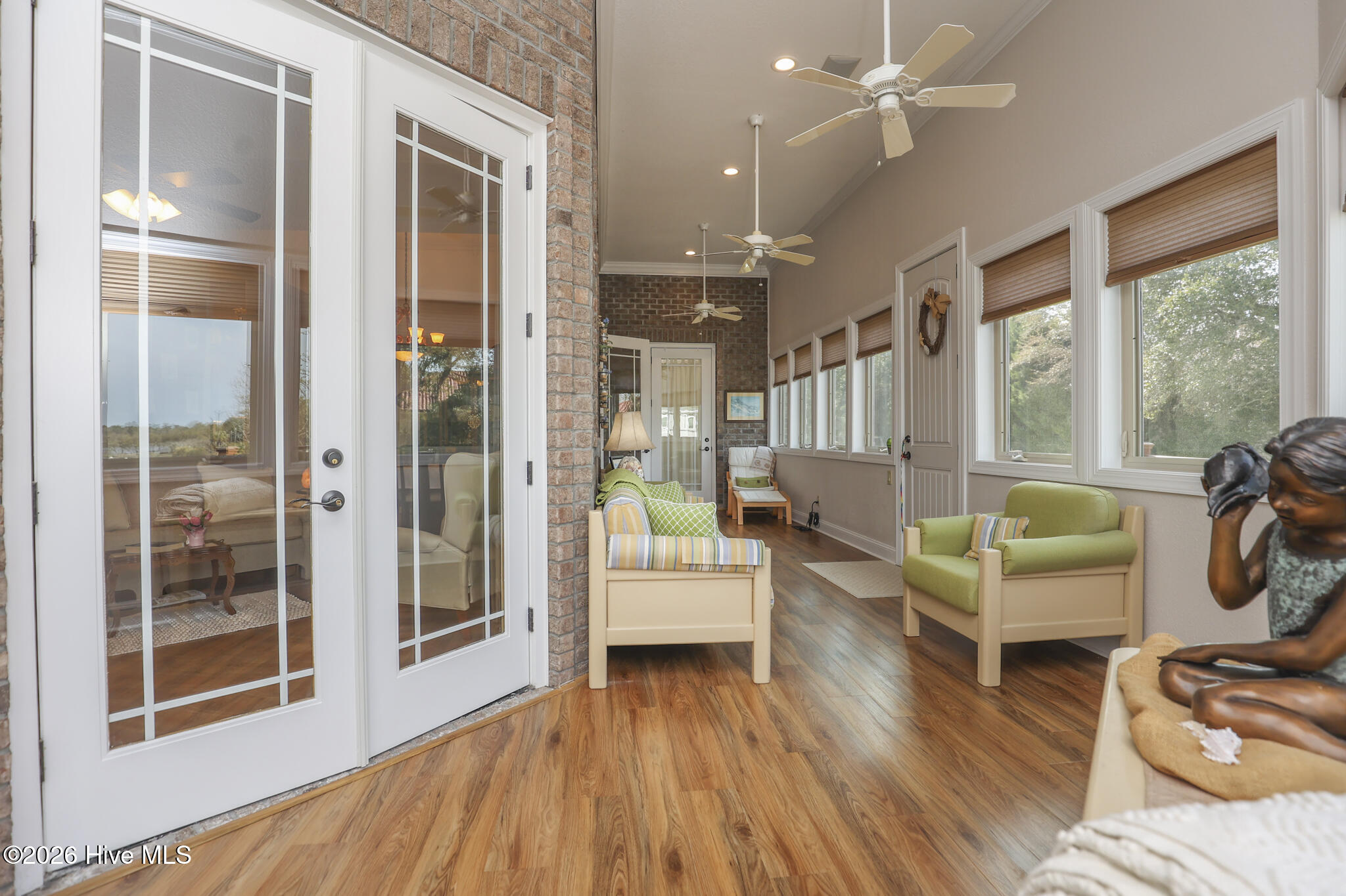 100564942 | Photo 110