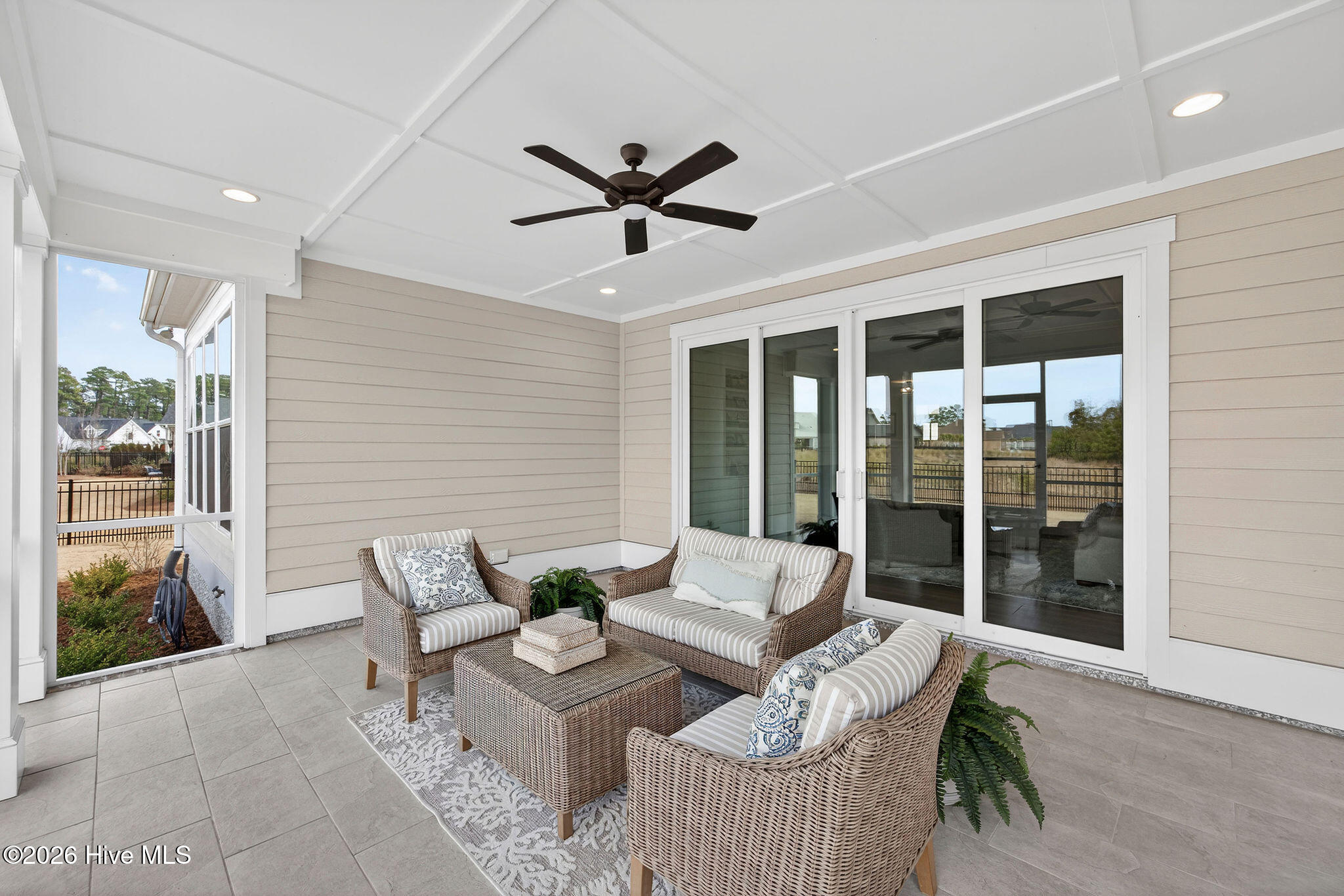 100556819 | Photo 34