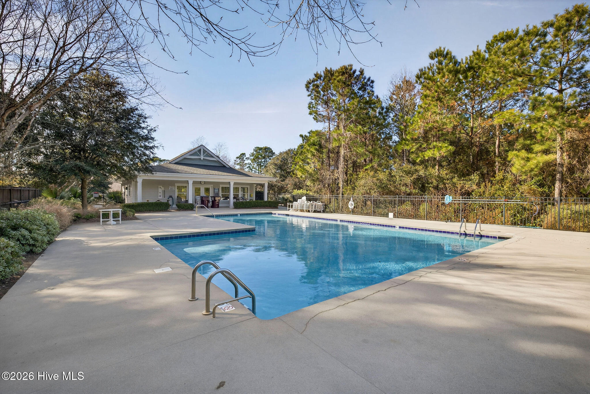 100547189 | Photo 57