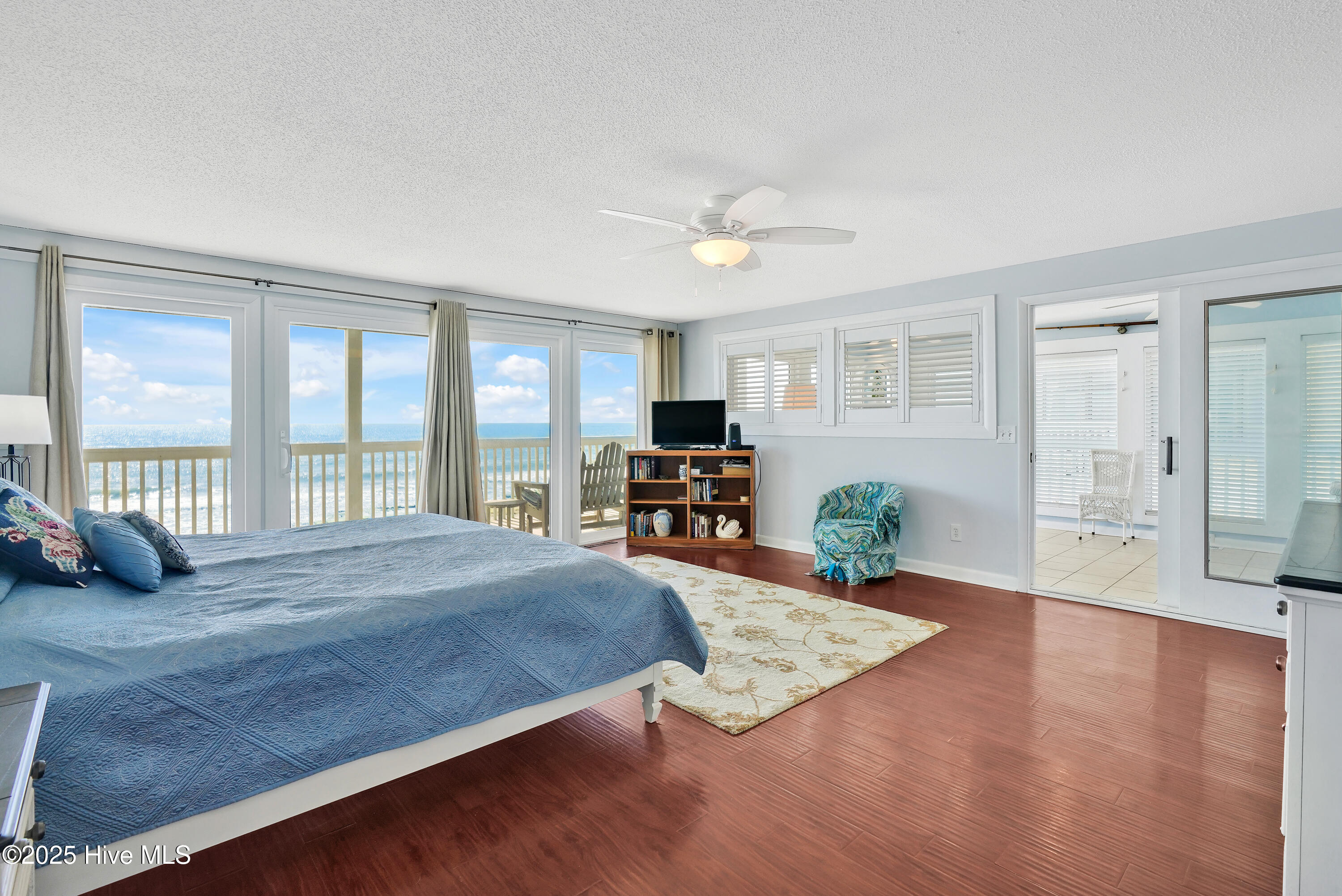 100506077 | Photo 24