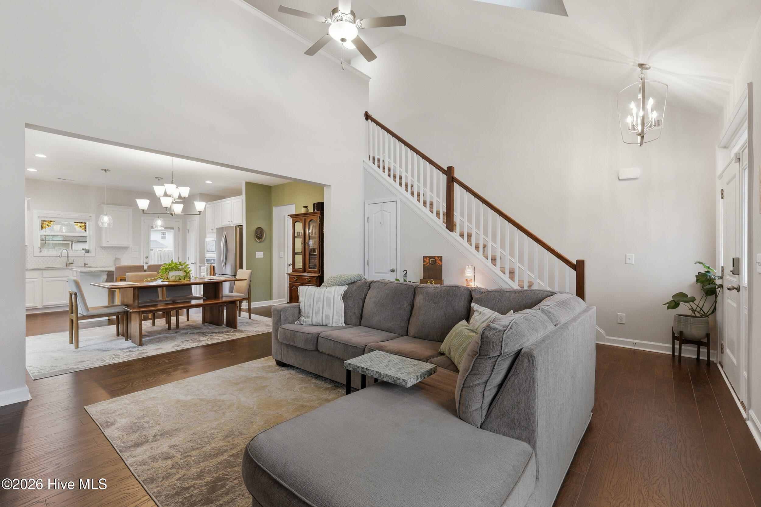 100565855 | Photo 10