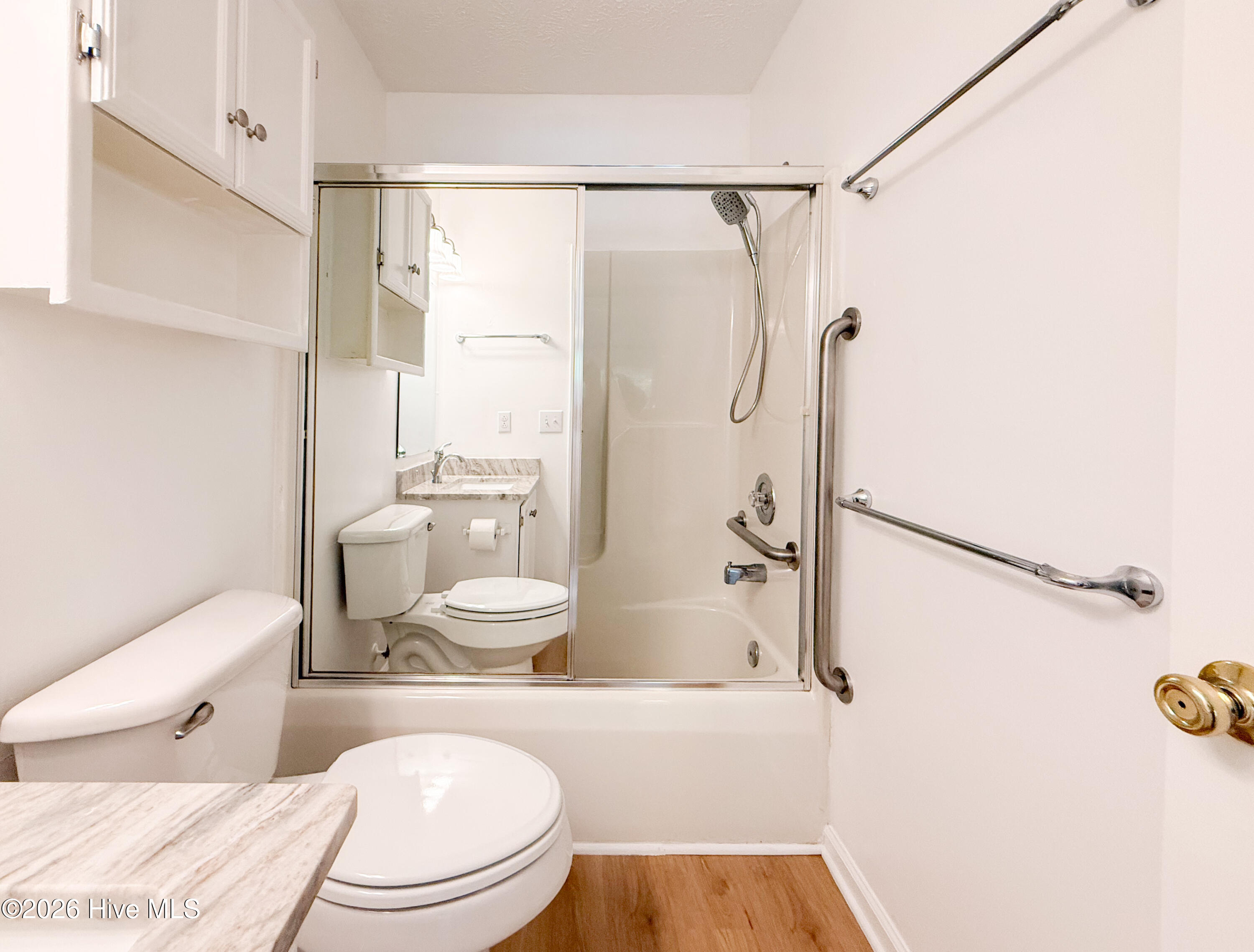 100568255 | Photo 38