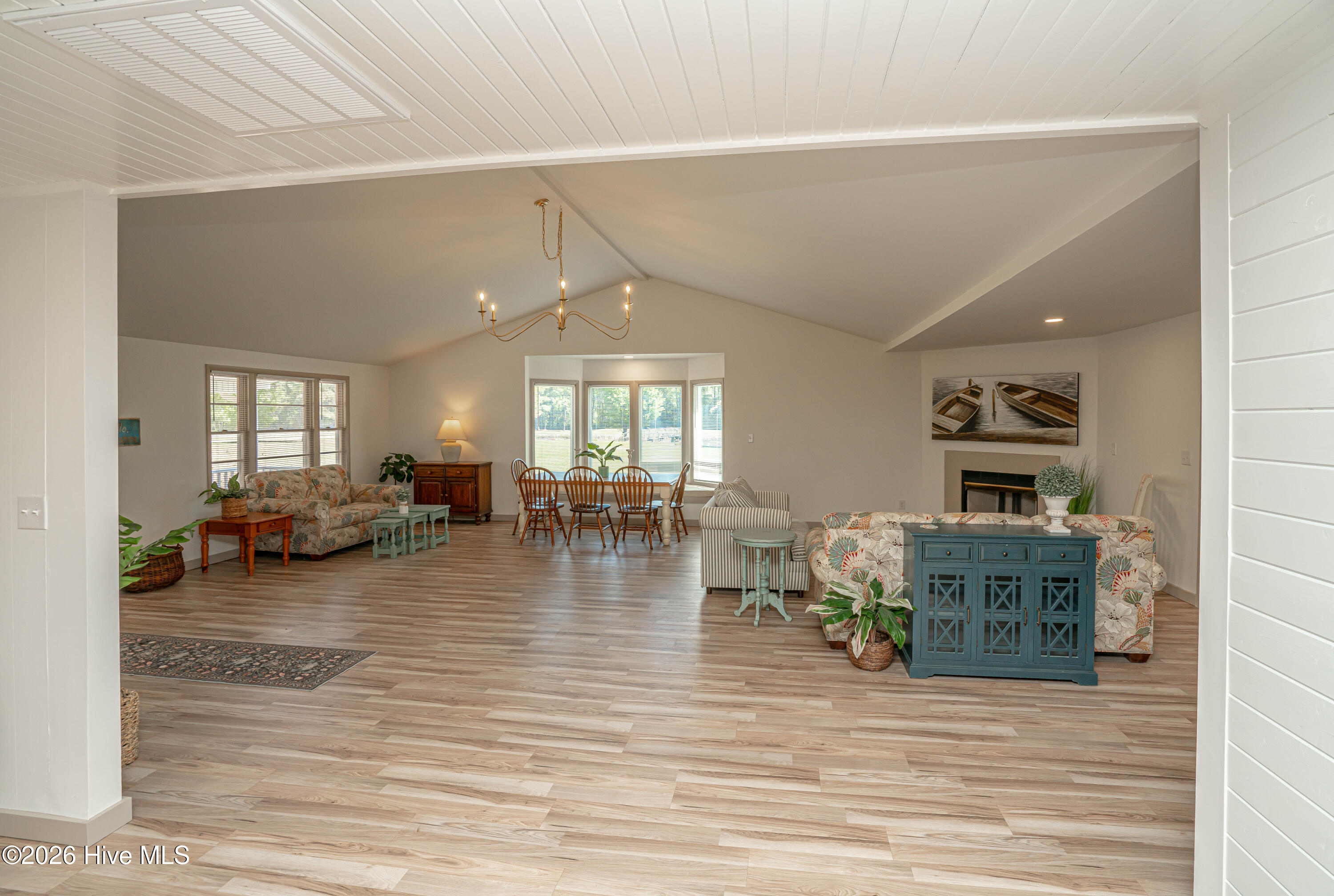 100567372 | Photo 17