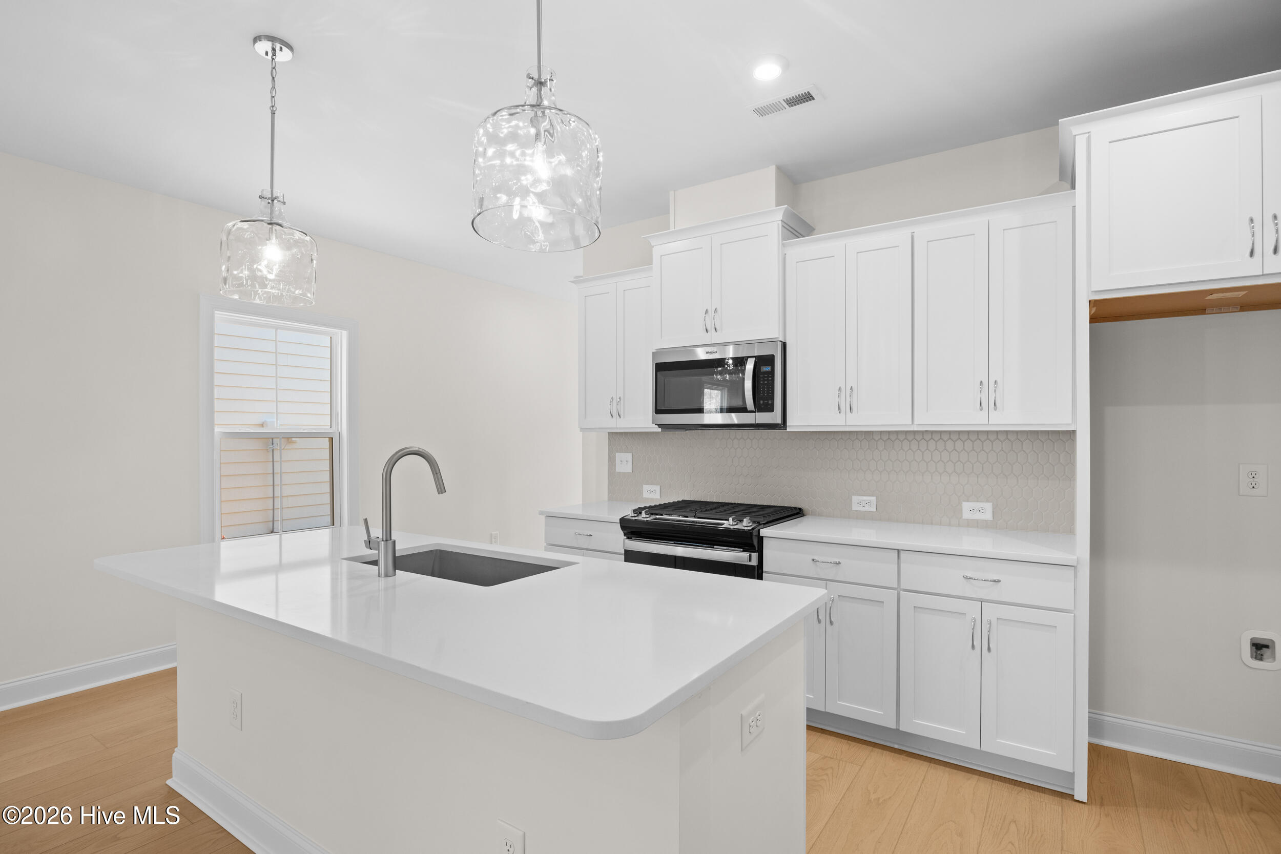 100539841 | Photo 12