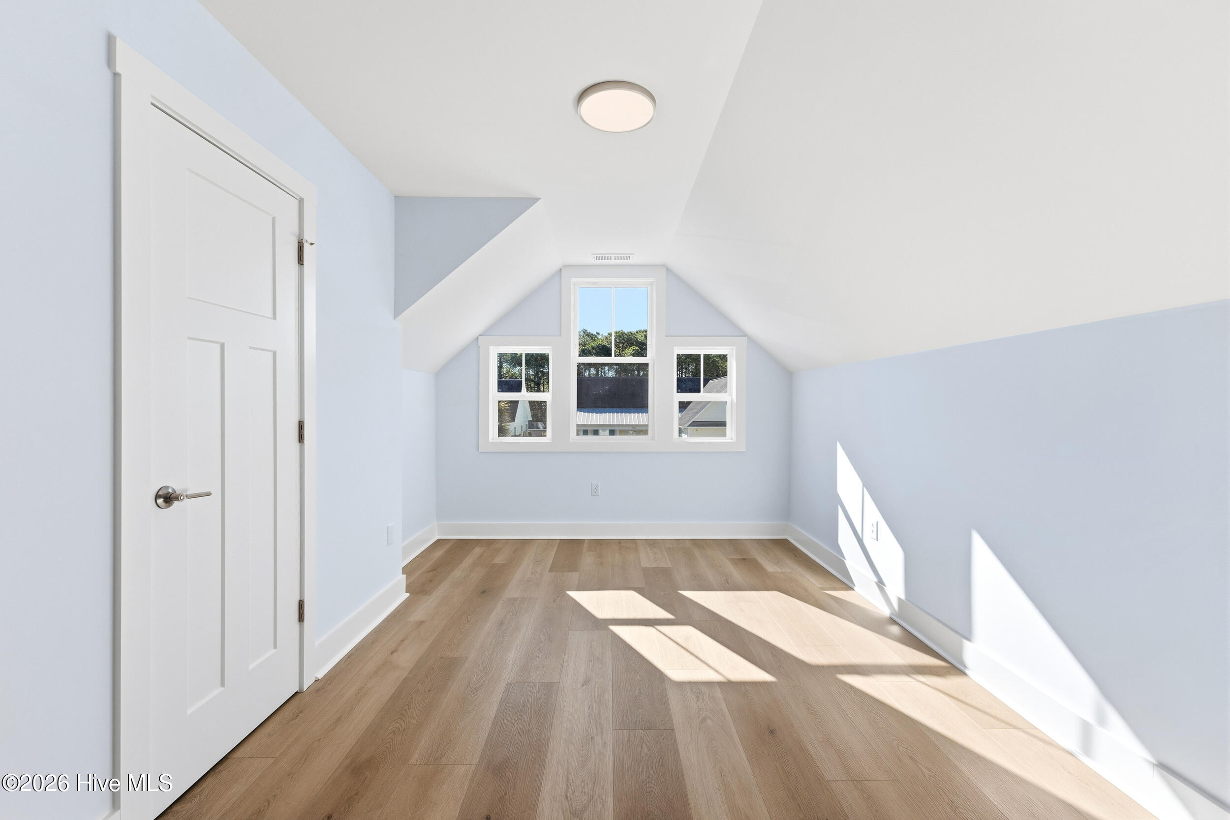 100549765 | Photo 20