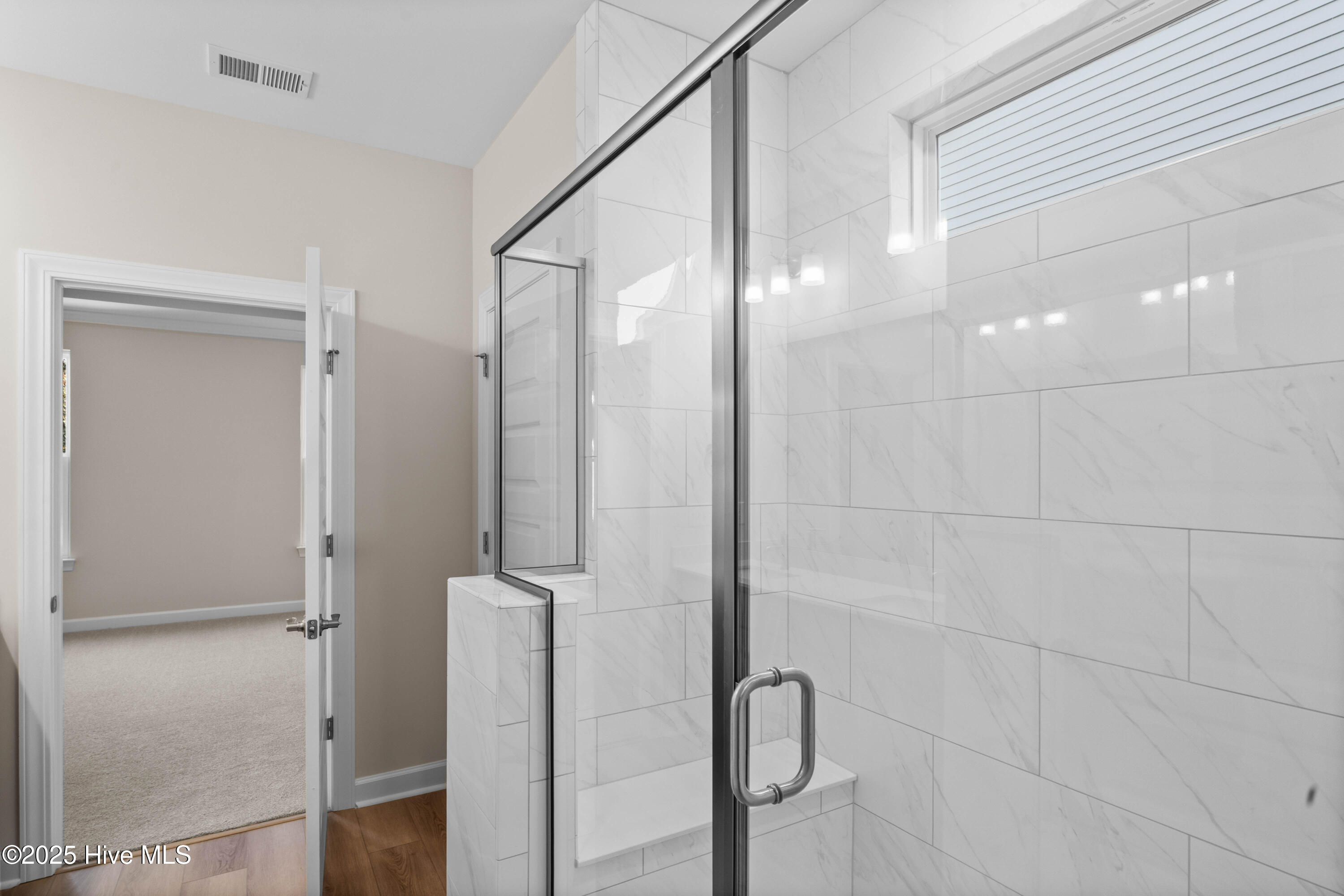 100506934 | Photo 22