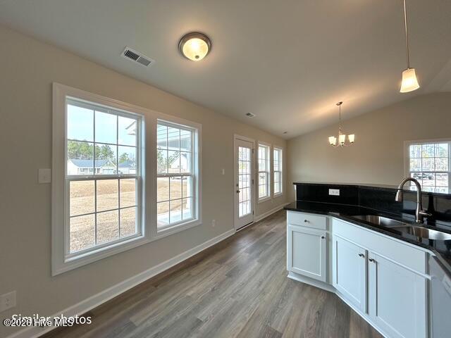 100560843 | Photo 28