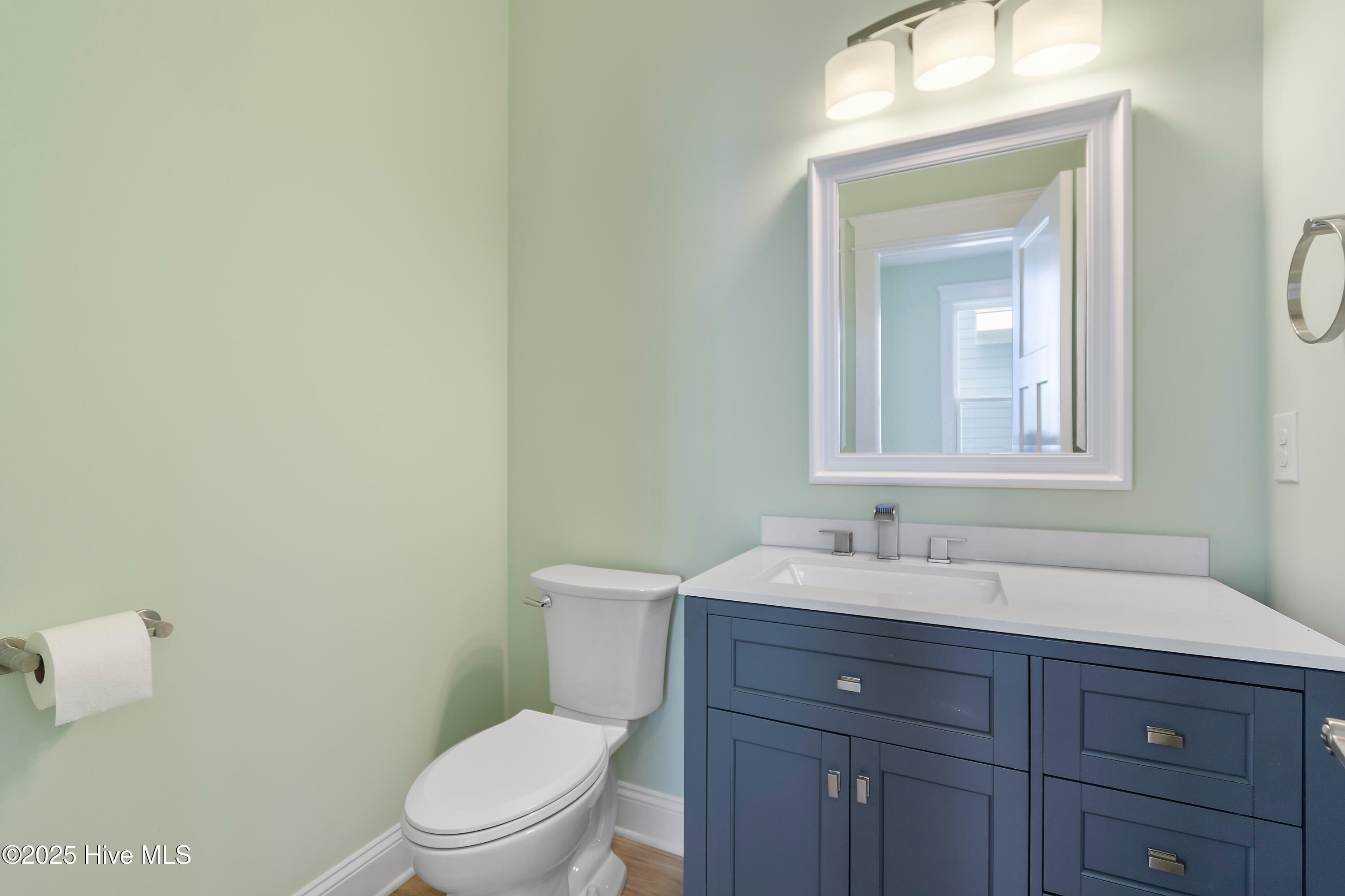 100549252 | Photo 35