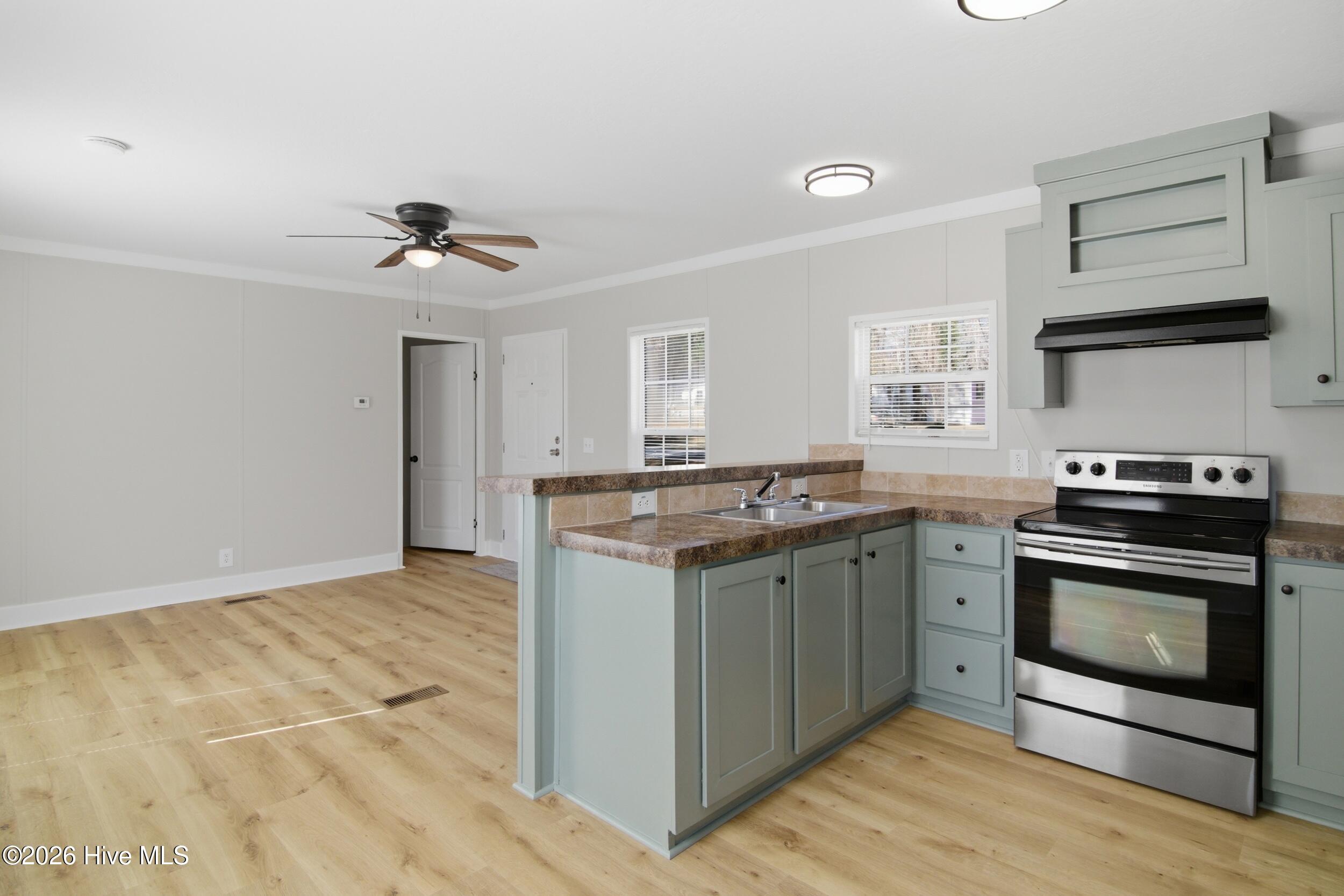 100556837 | Photo 11