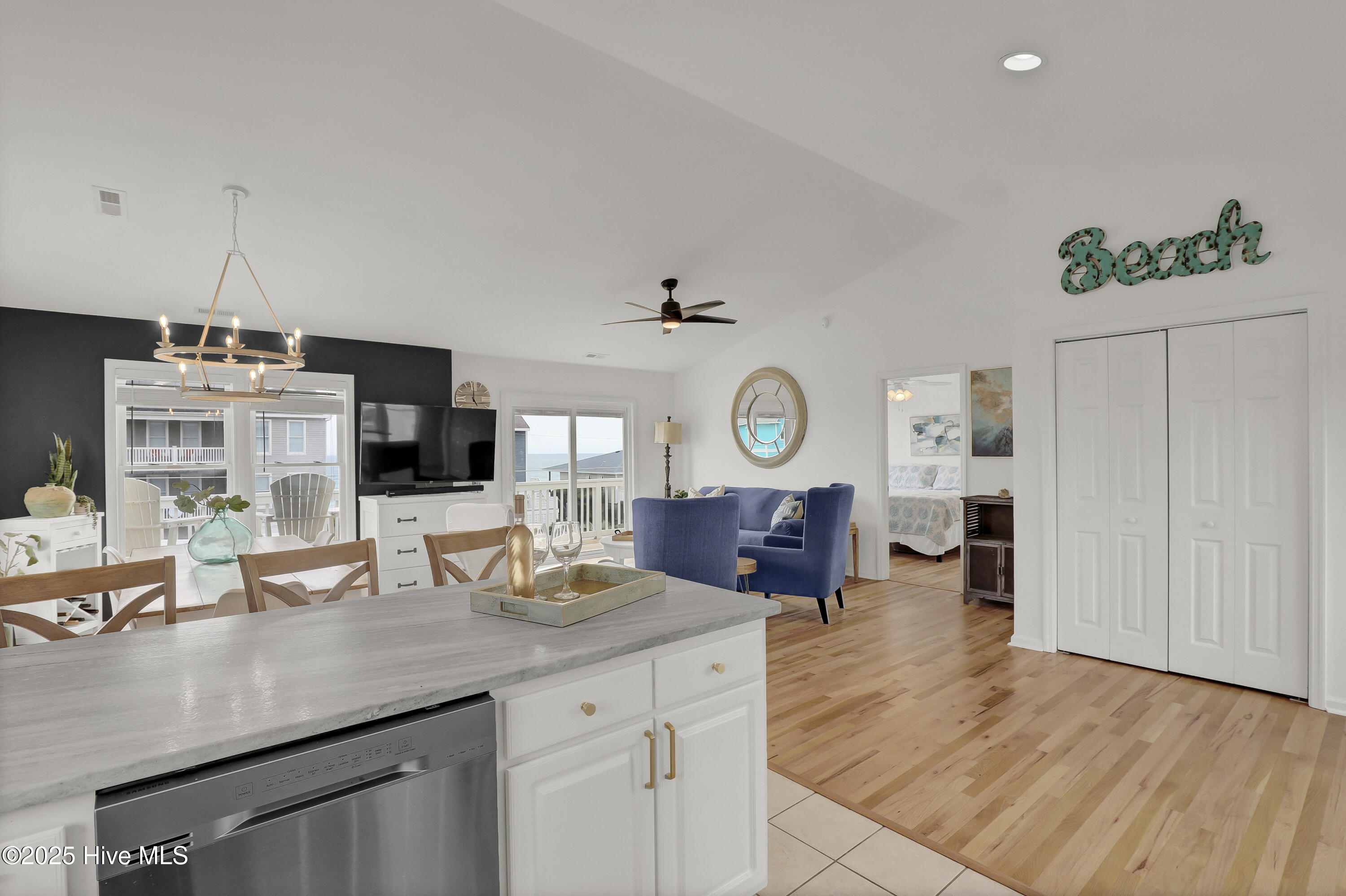 100521300 | Photo 58