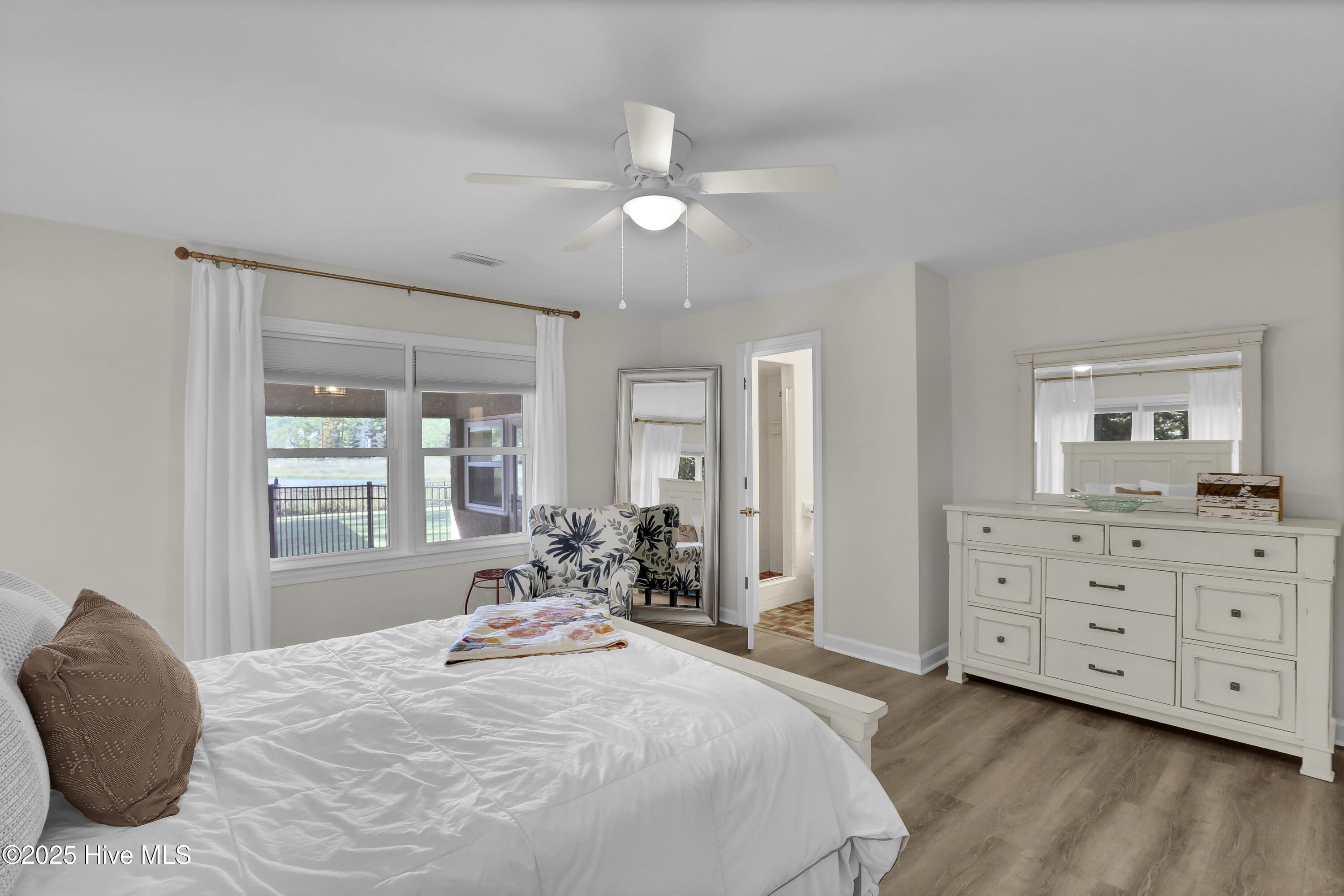 100537816 | Photo 17