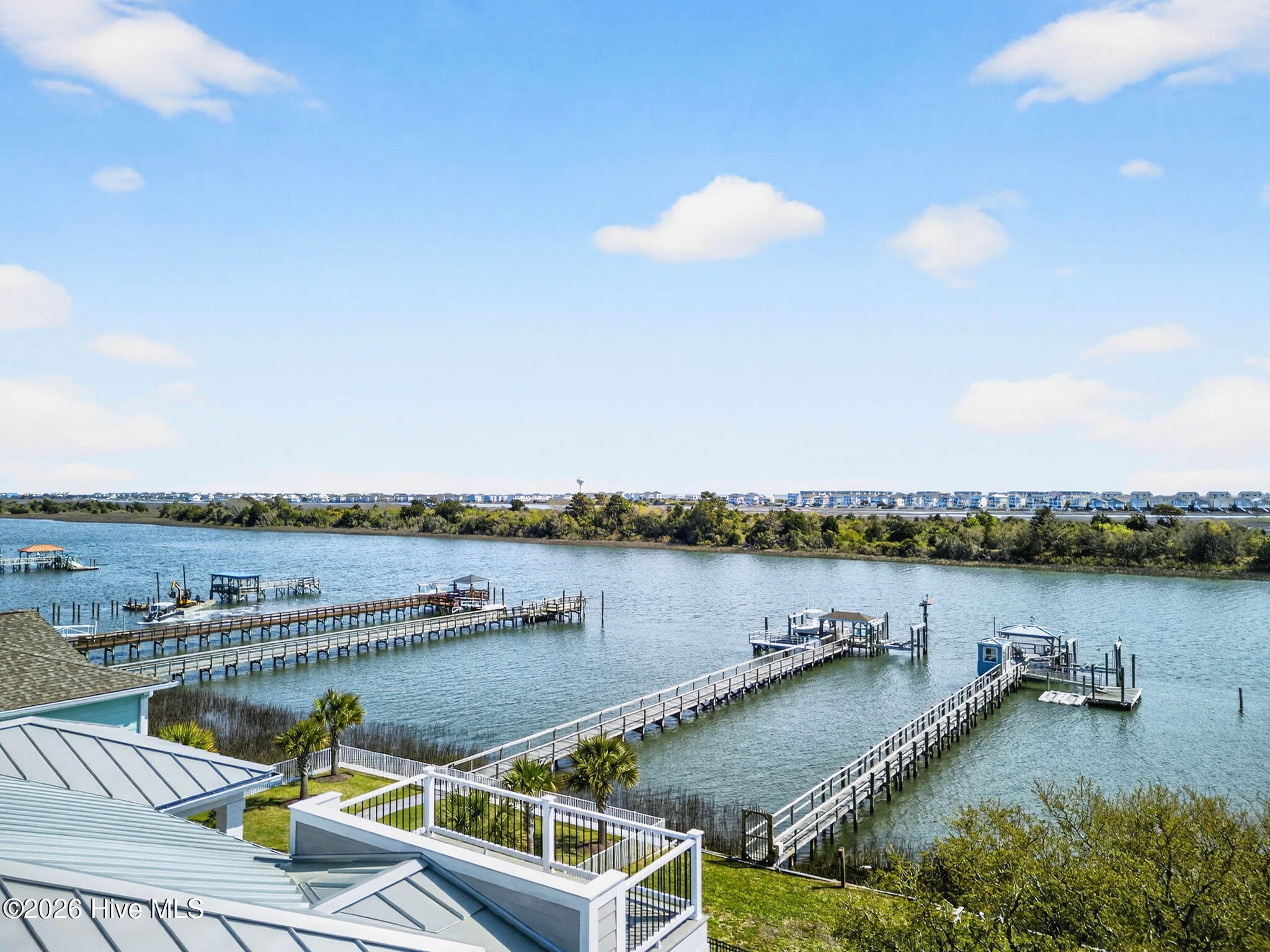 100563982 | Photo 43