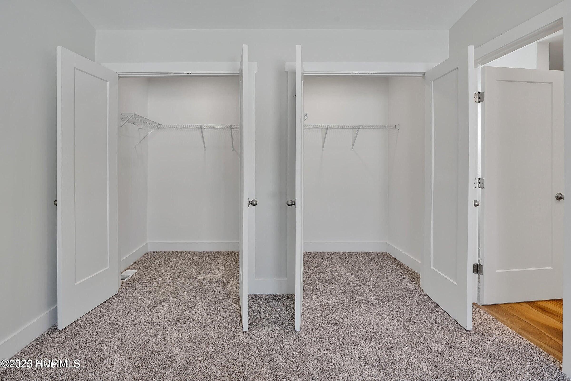 100538285 | Photo 12