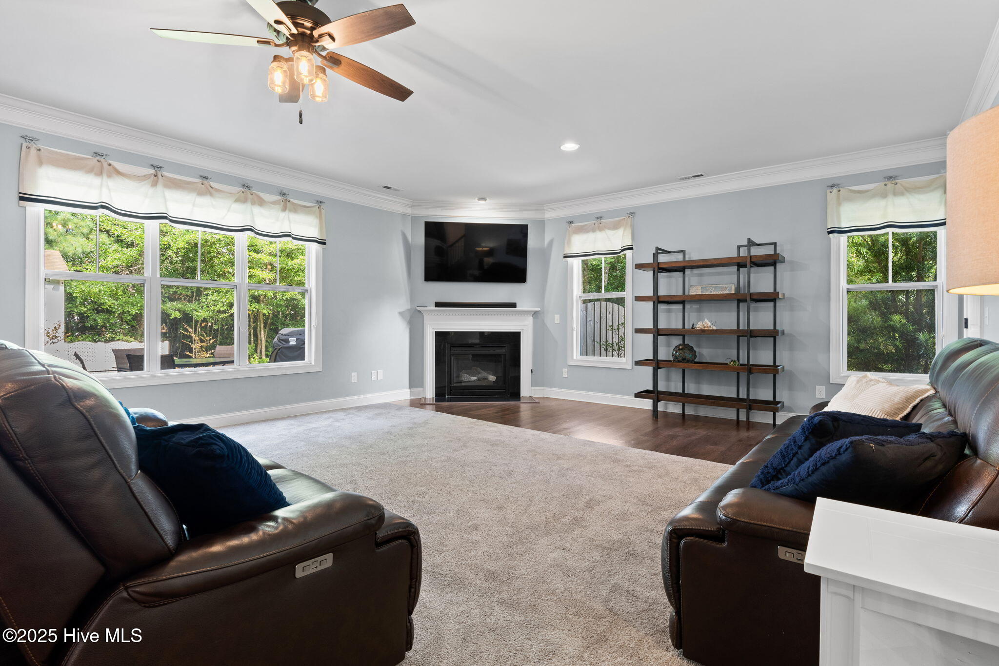 100521115 | Photo 21