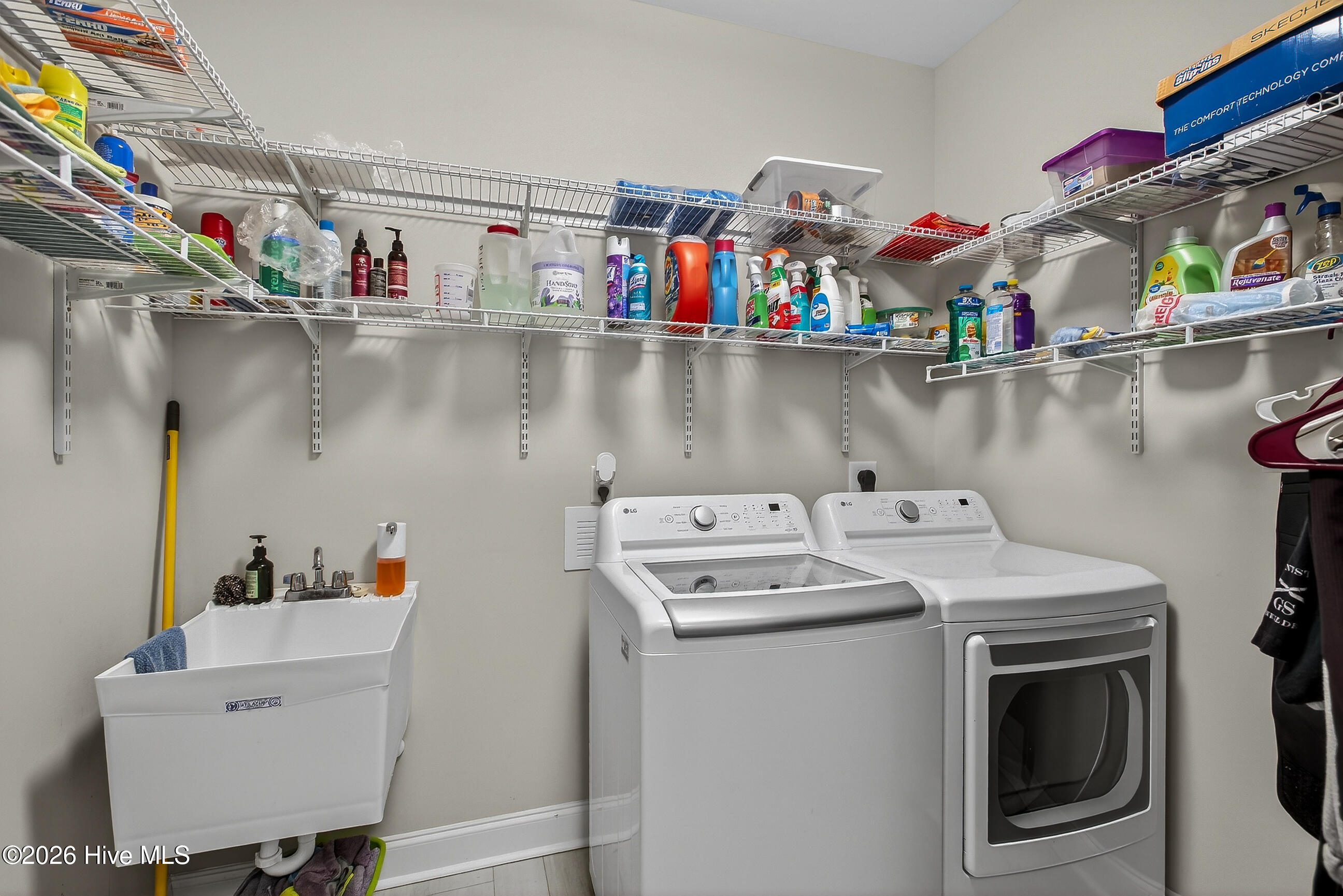 100561338 | Photo 36