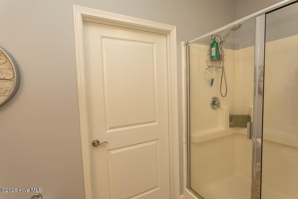 100496109 | Photo 21