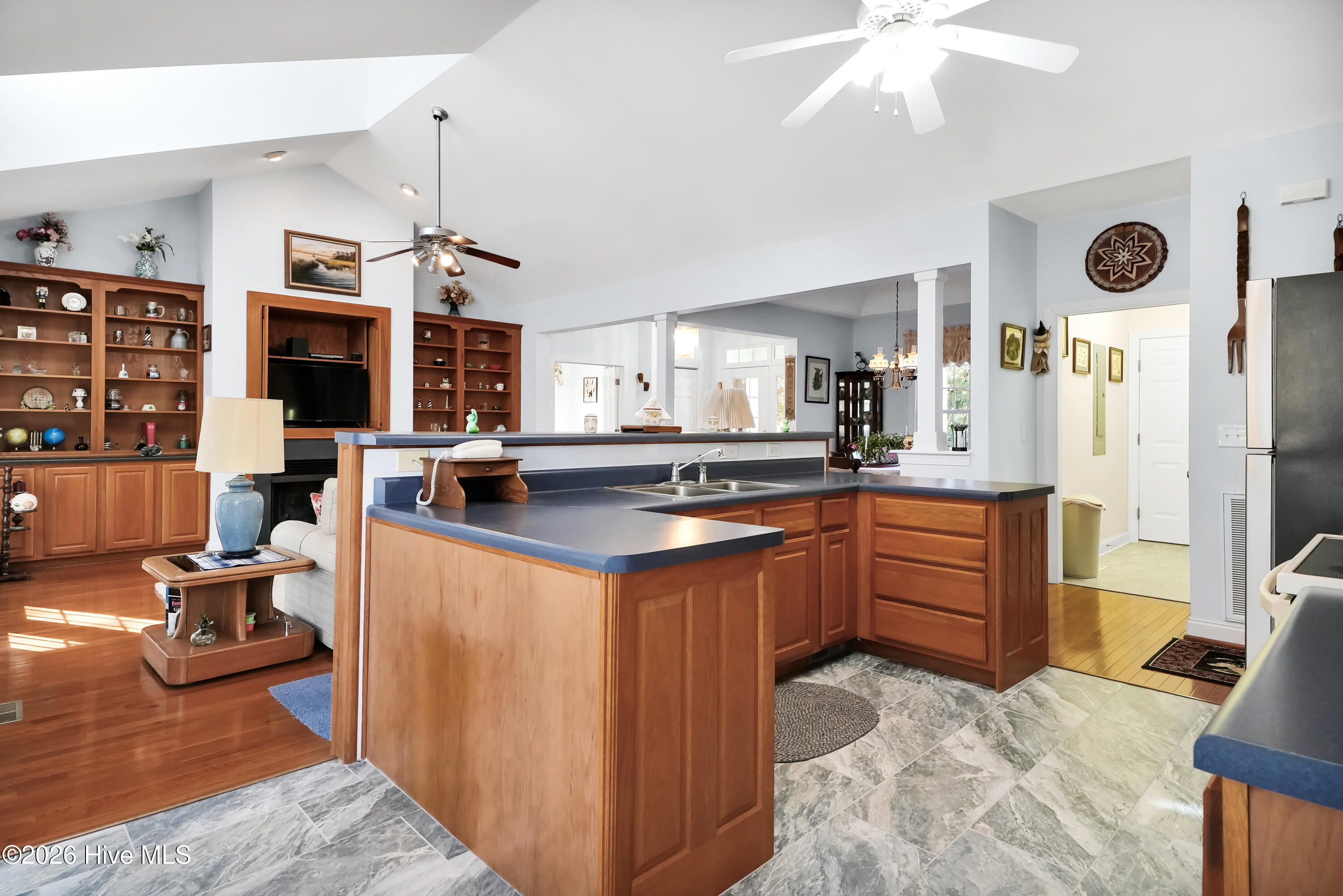 100549452 | Photo 13