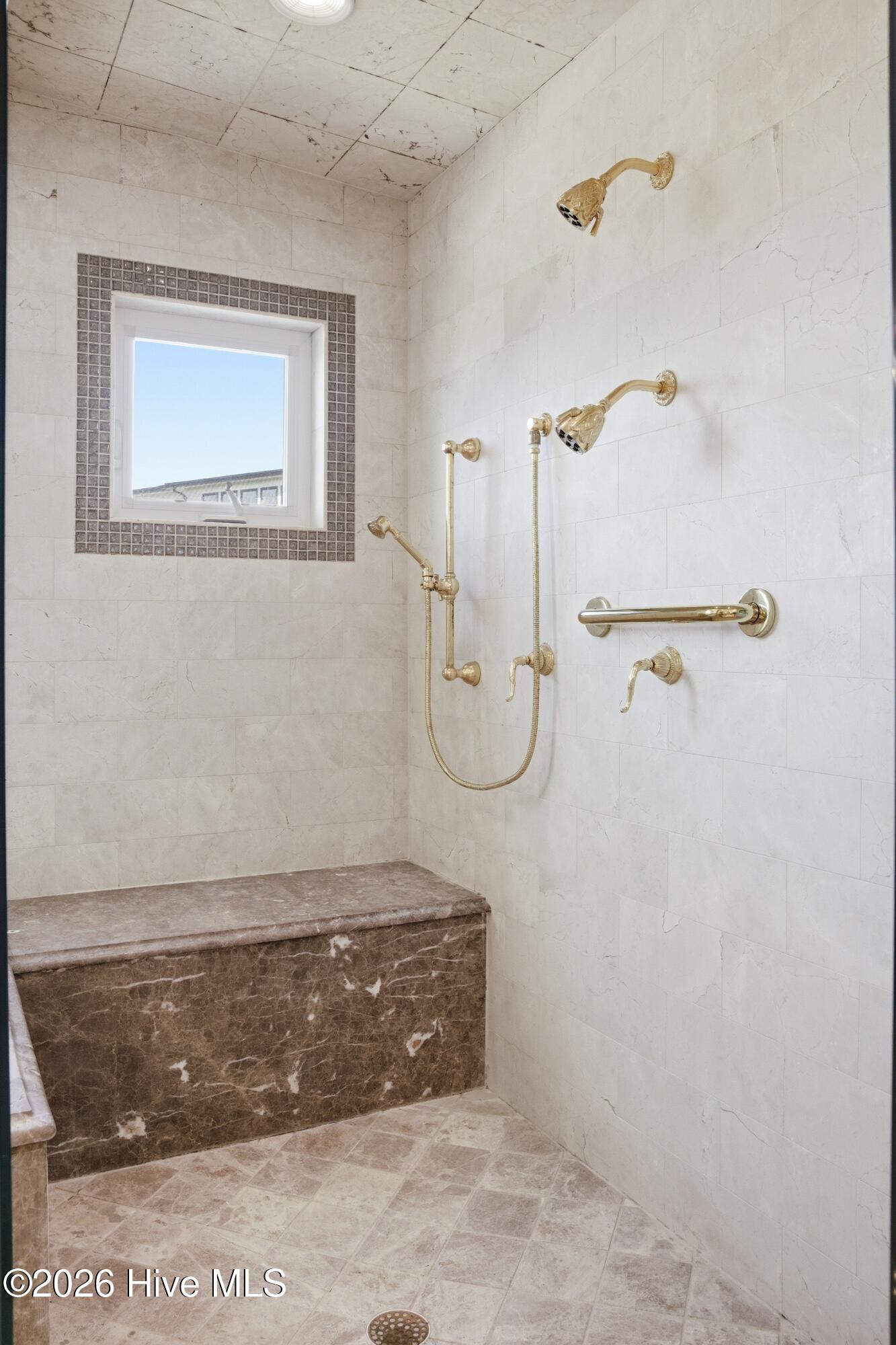 100557099 | Photo 34